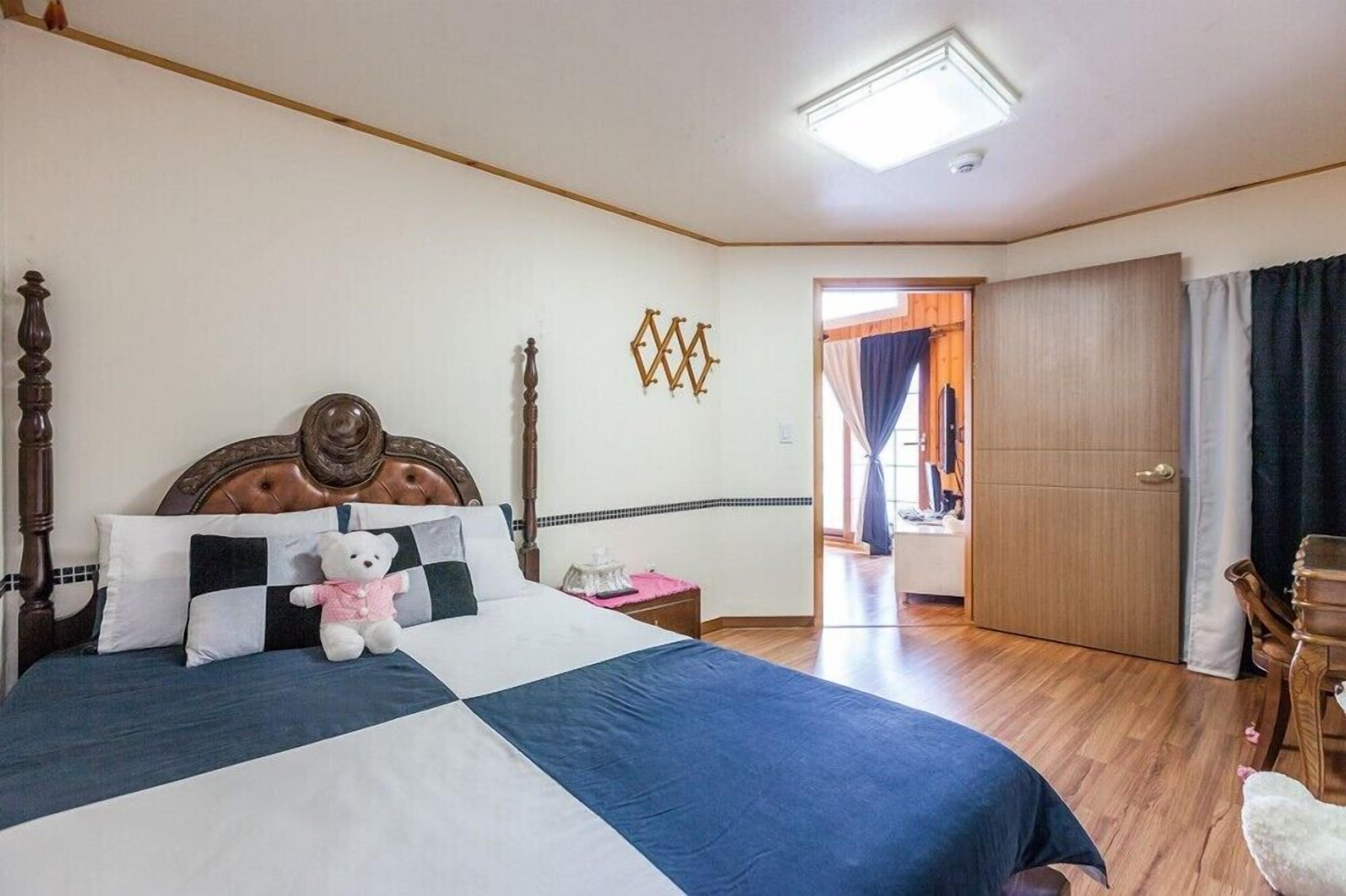 Ravie Pension