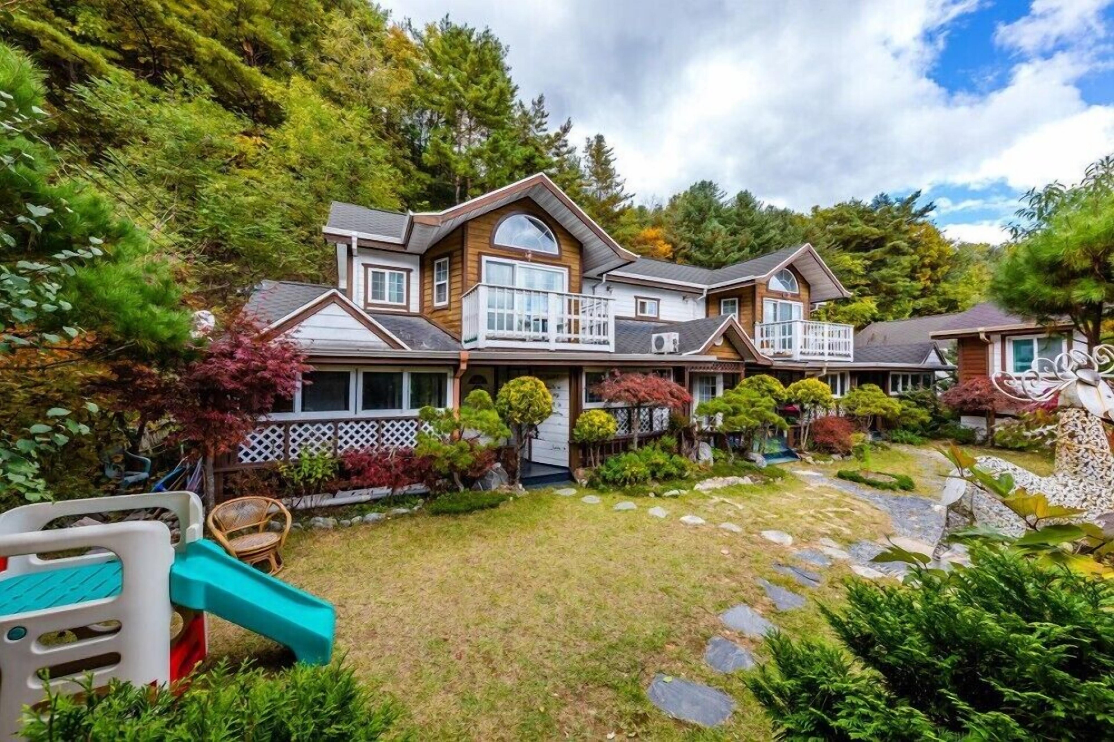 Ravie Pension