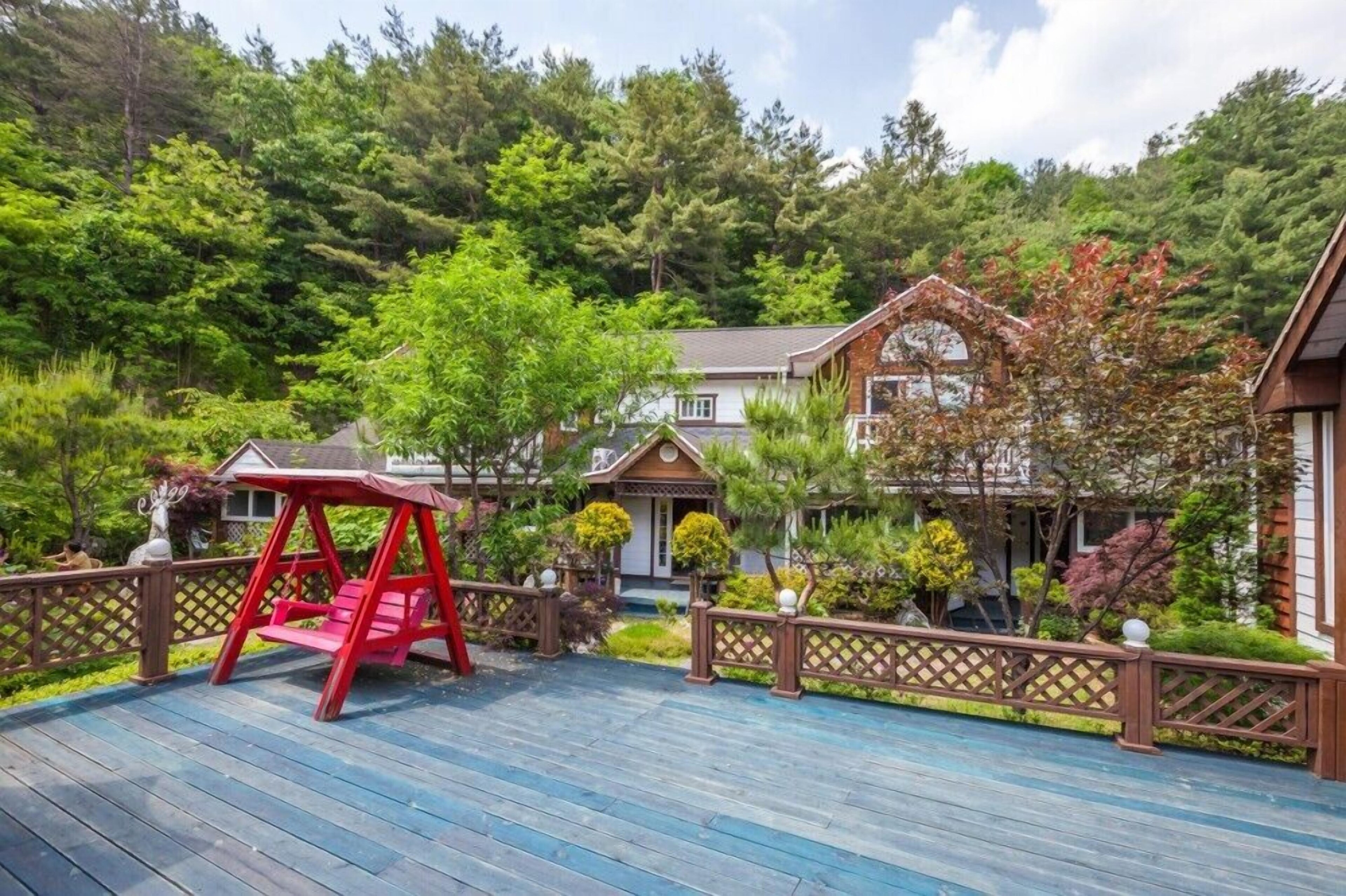 Ravie Pension