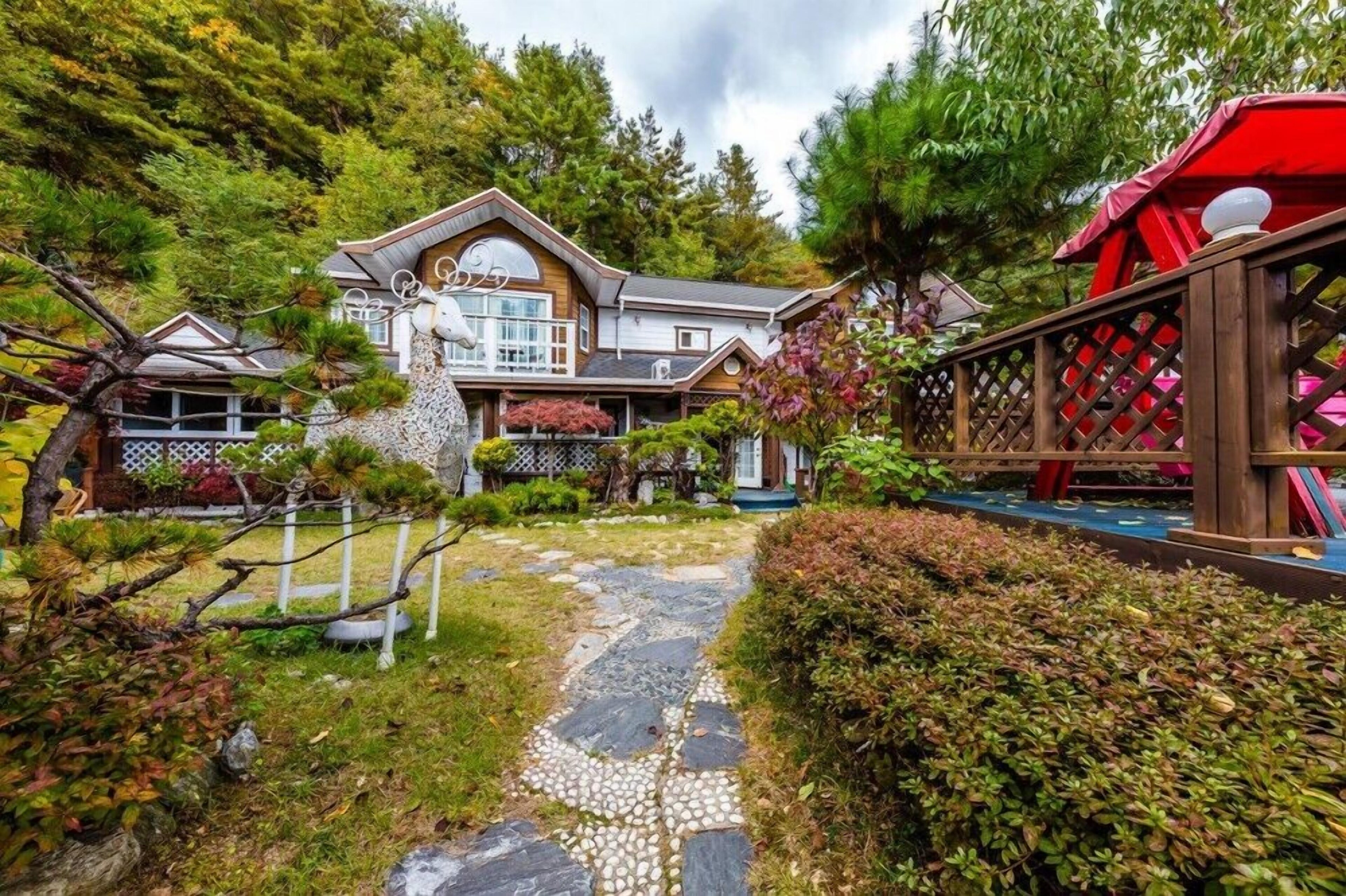 Ravie Pension