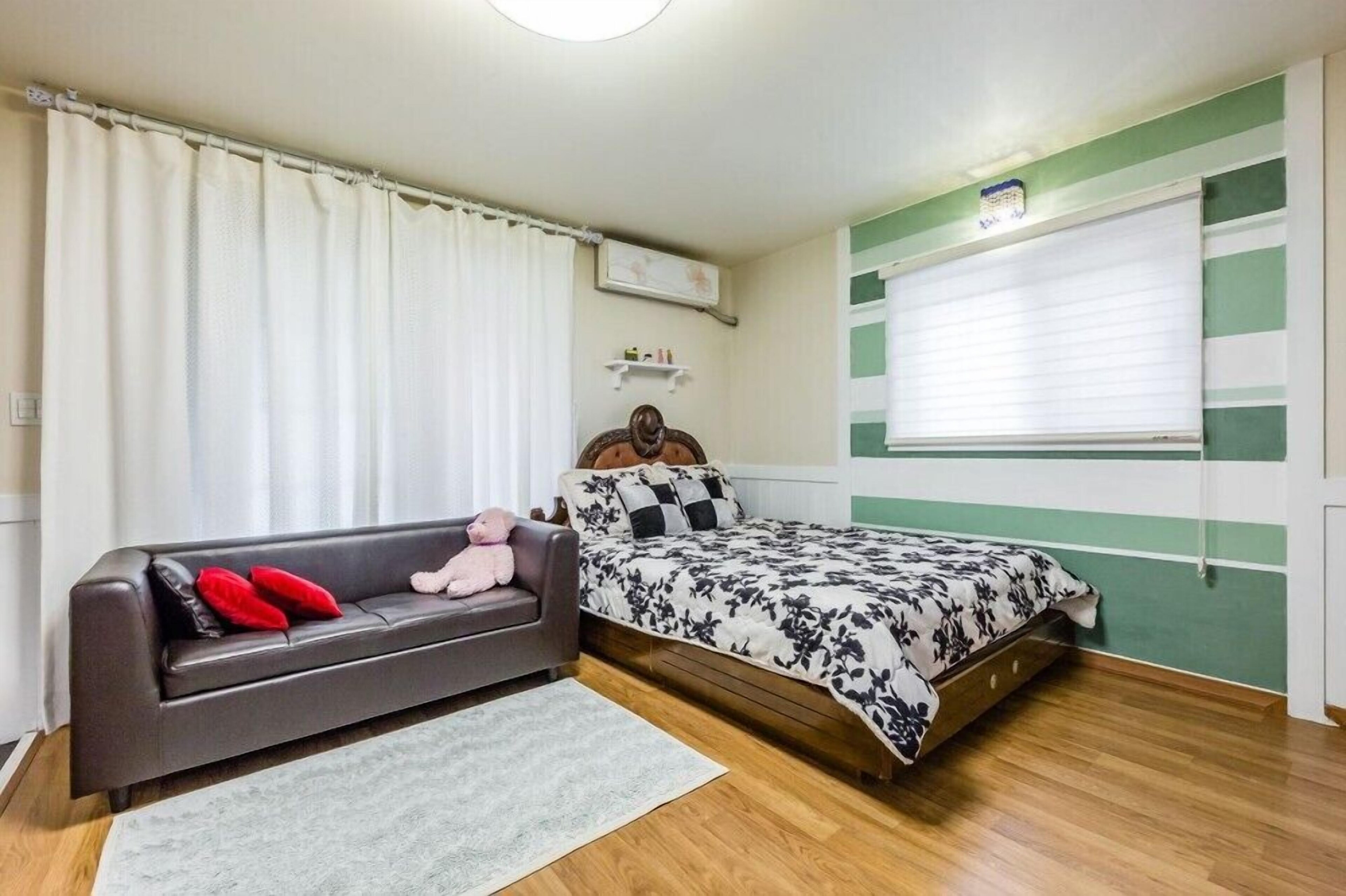 Ravie Pension