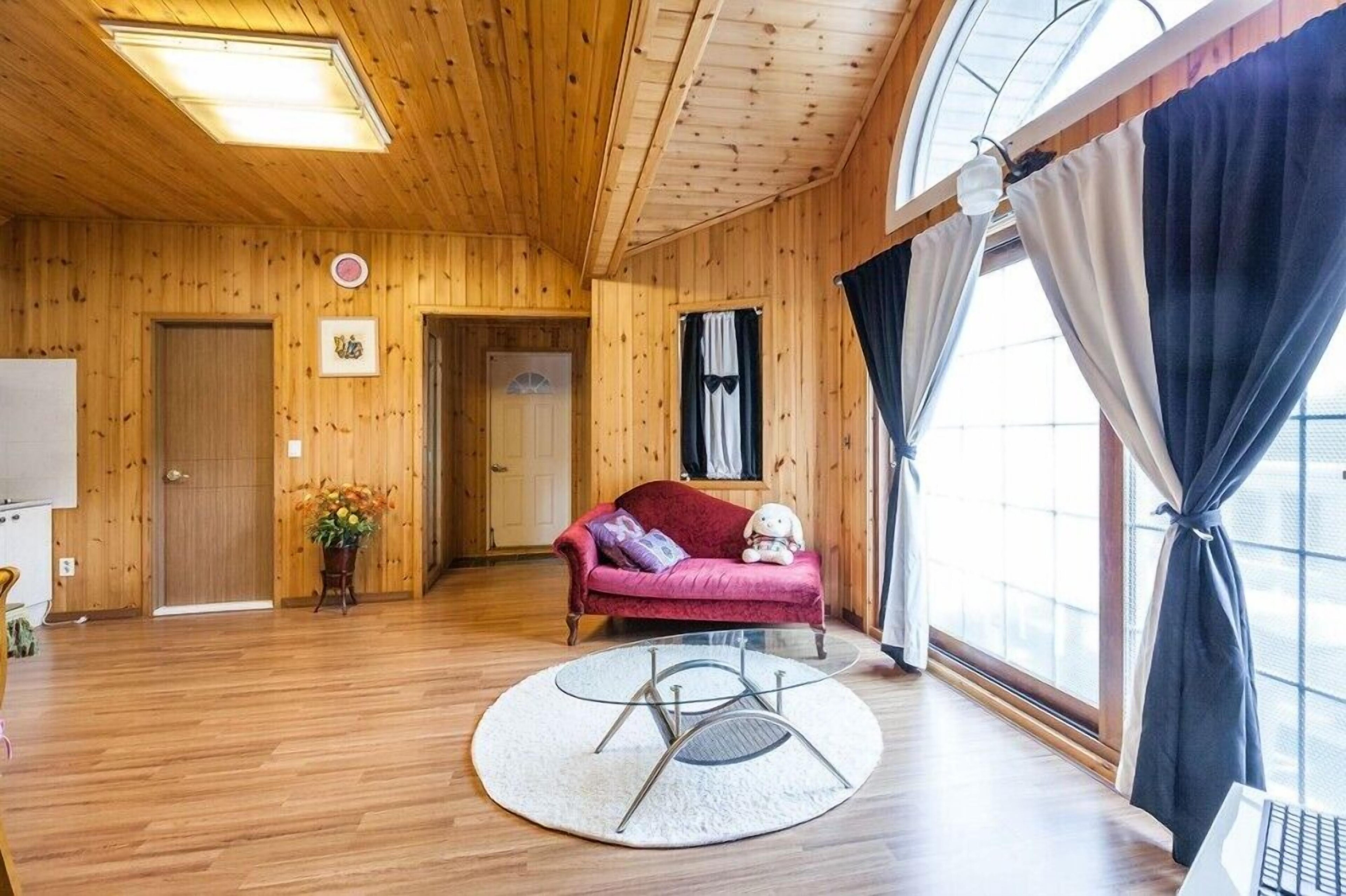 Ravie Pension