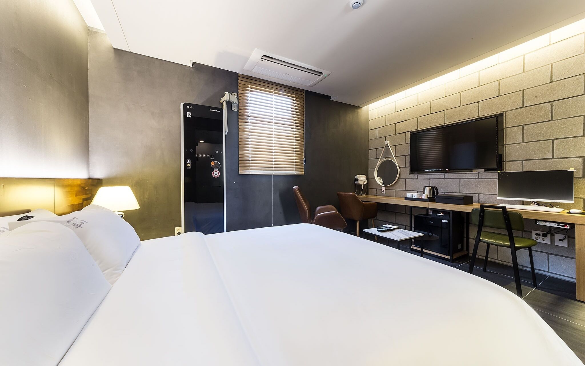 Gimpo Drive-in B-faced Hotel Louis