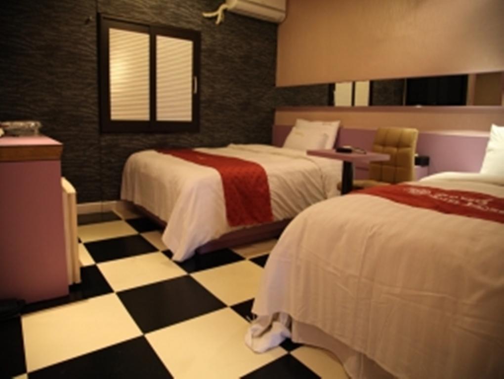 Line Hotel