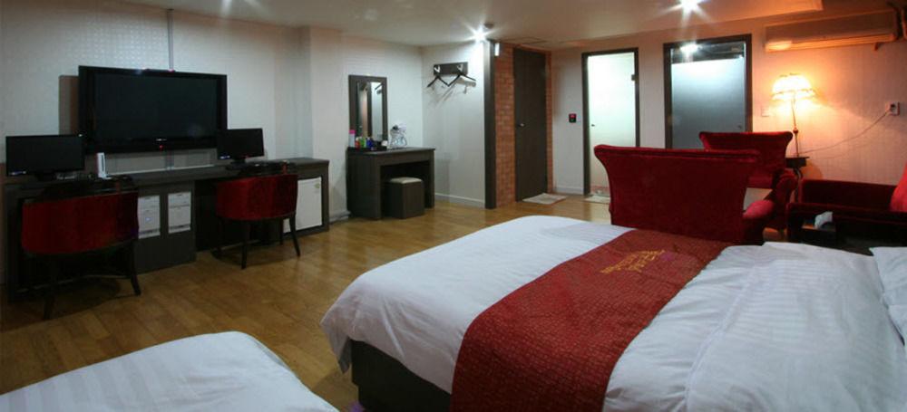 Line Hotel