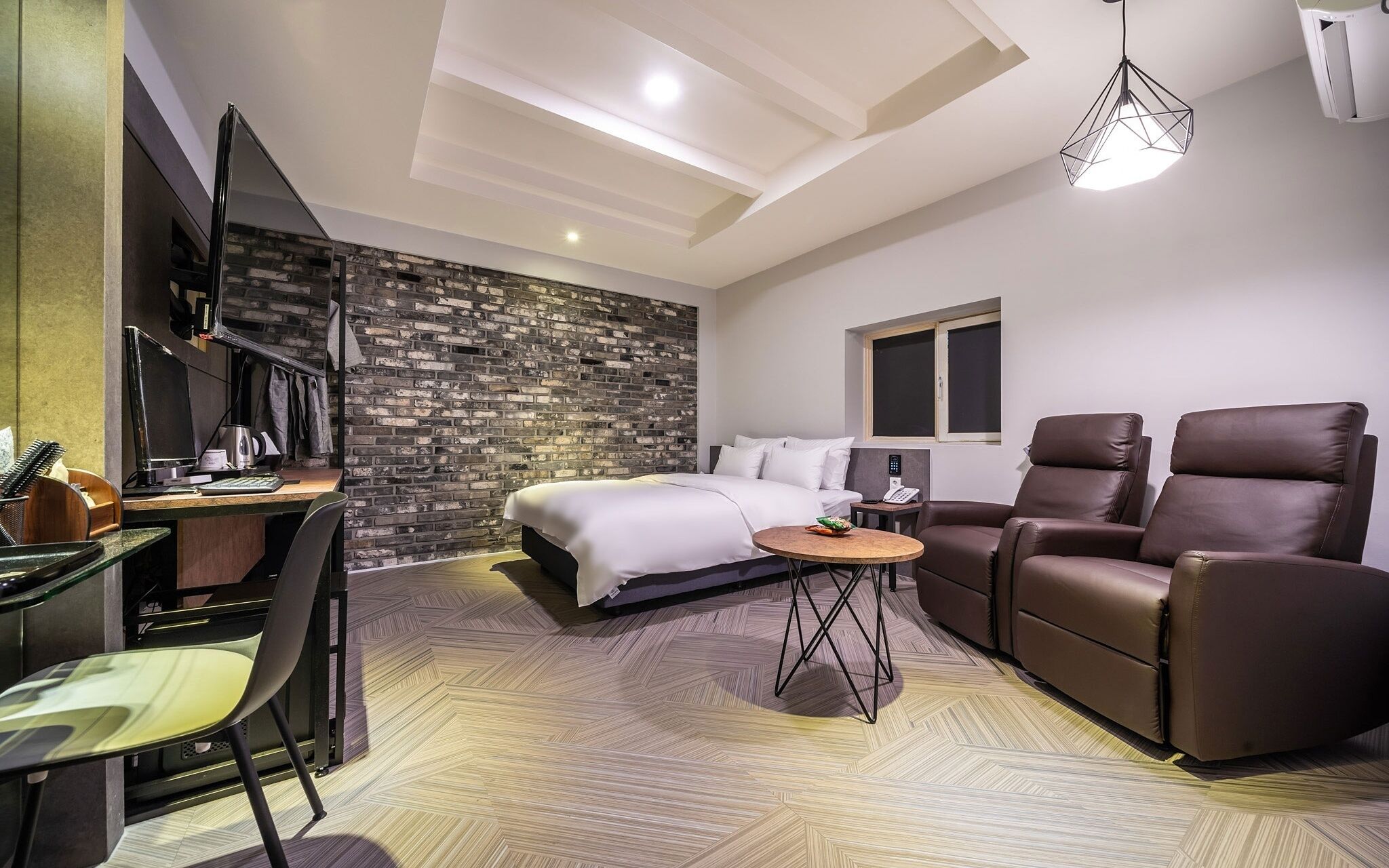 Ilsan Wainscot Hotel