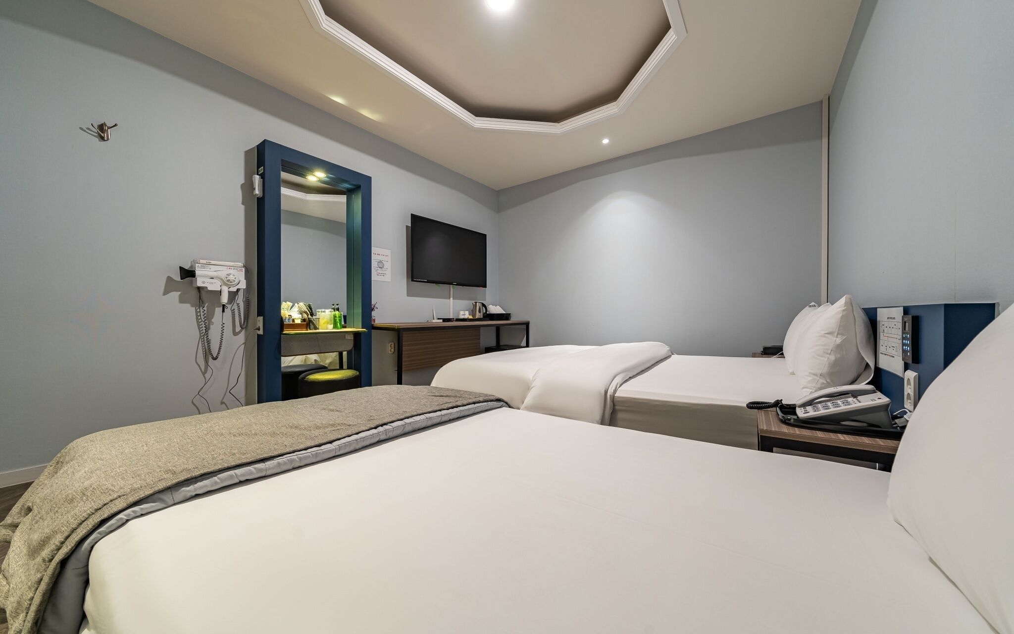 Ilsan Wainscot Hotel