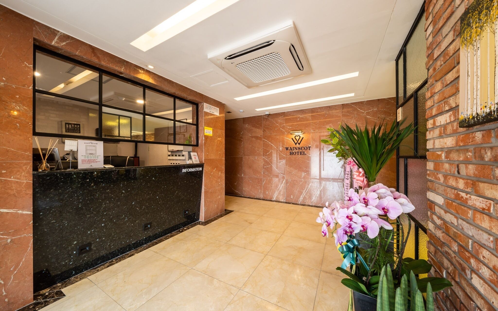 Ilsan Wainscot Hotel