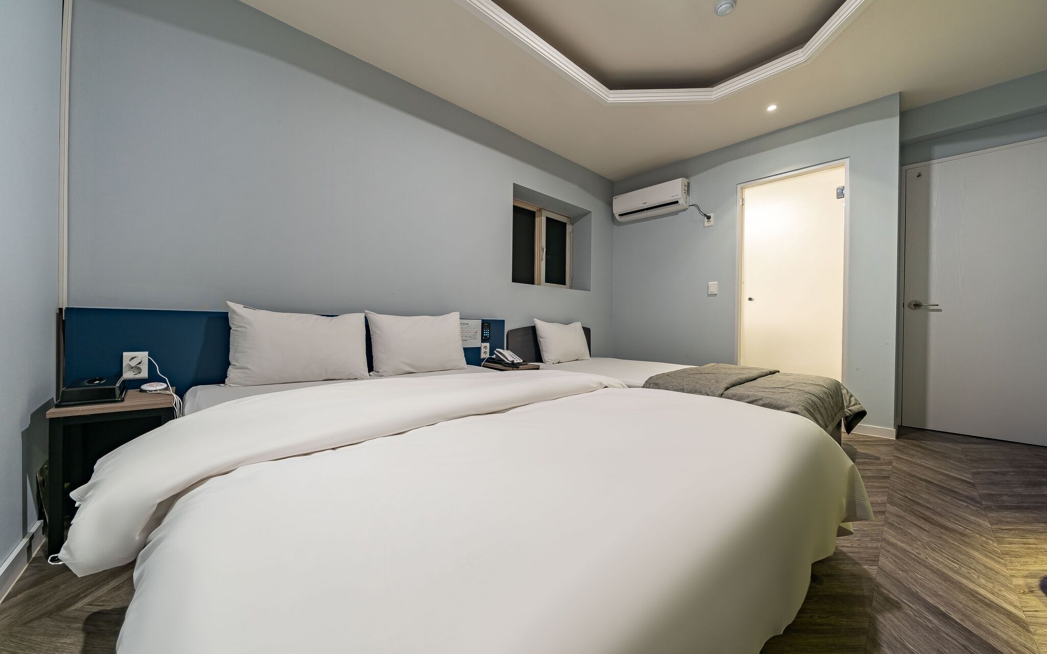Ilsan Wainscot Hotel