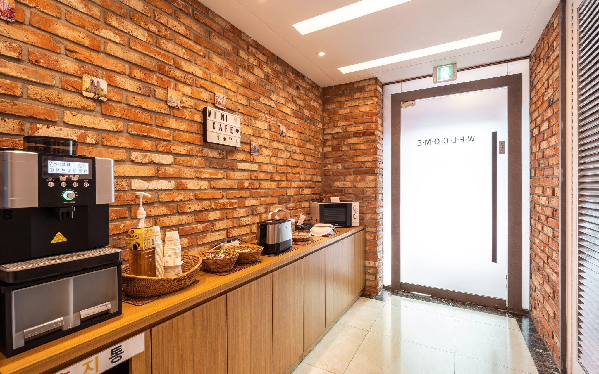 Ilsan Wainscot Hotel