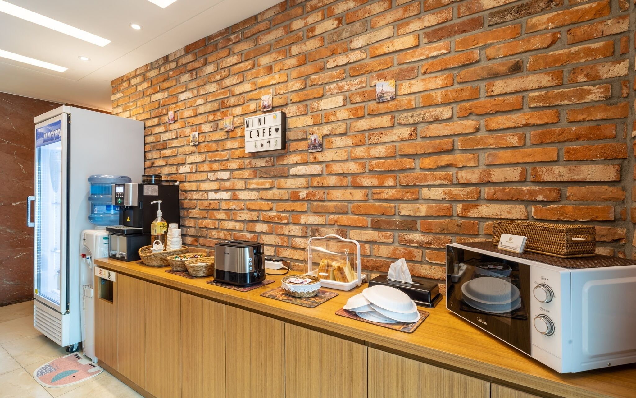 Ilsan Wainscot Hotel