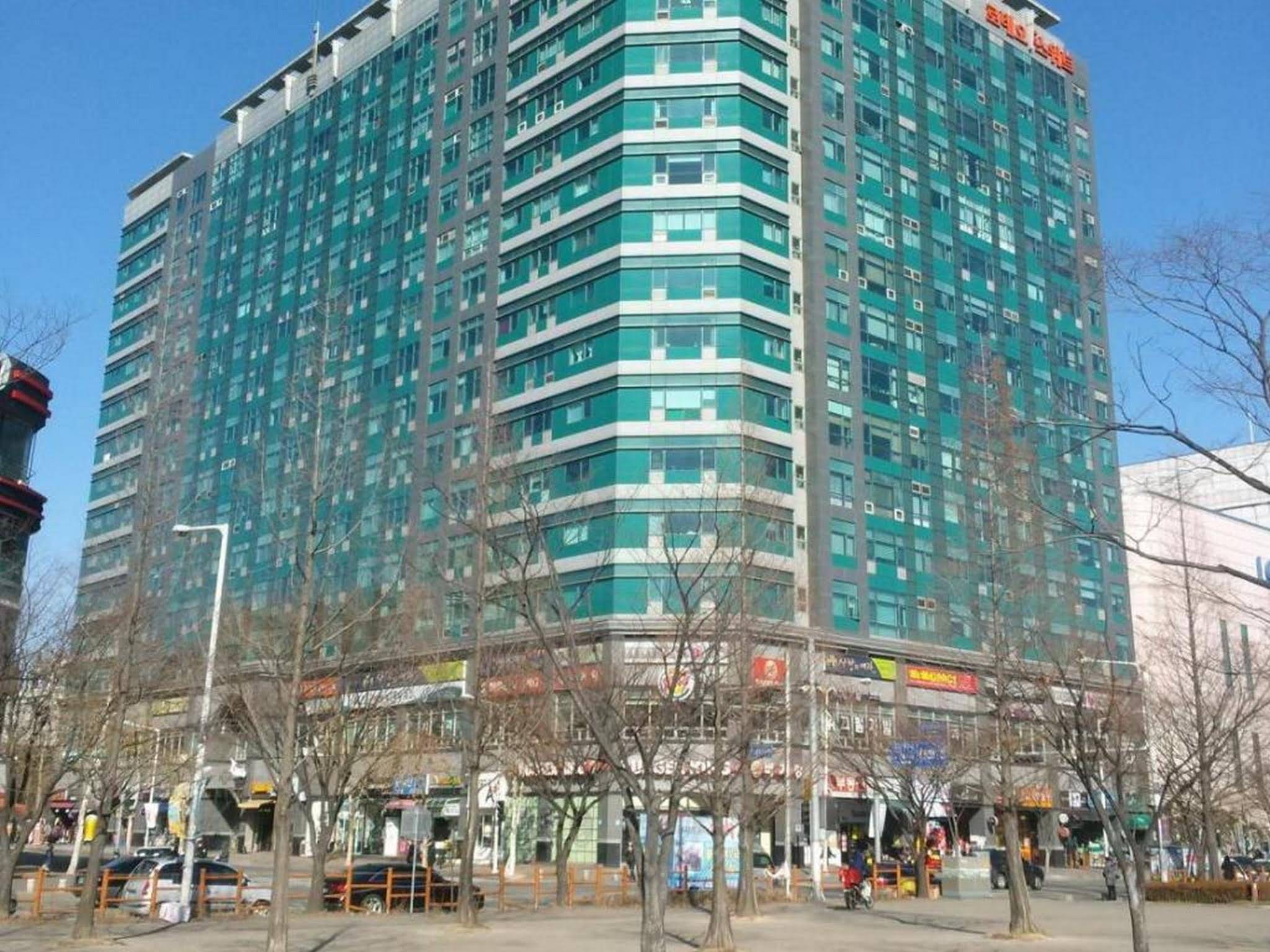 Residence & U