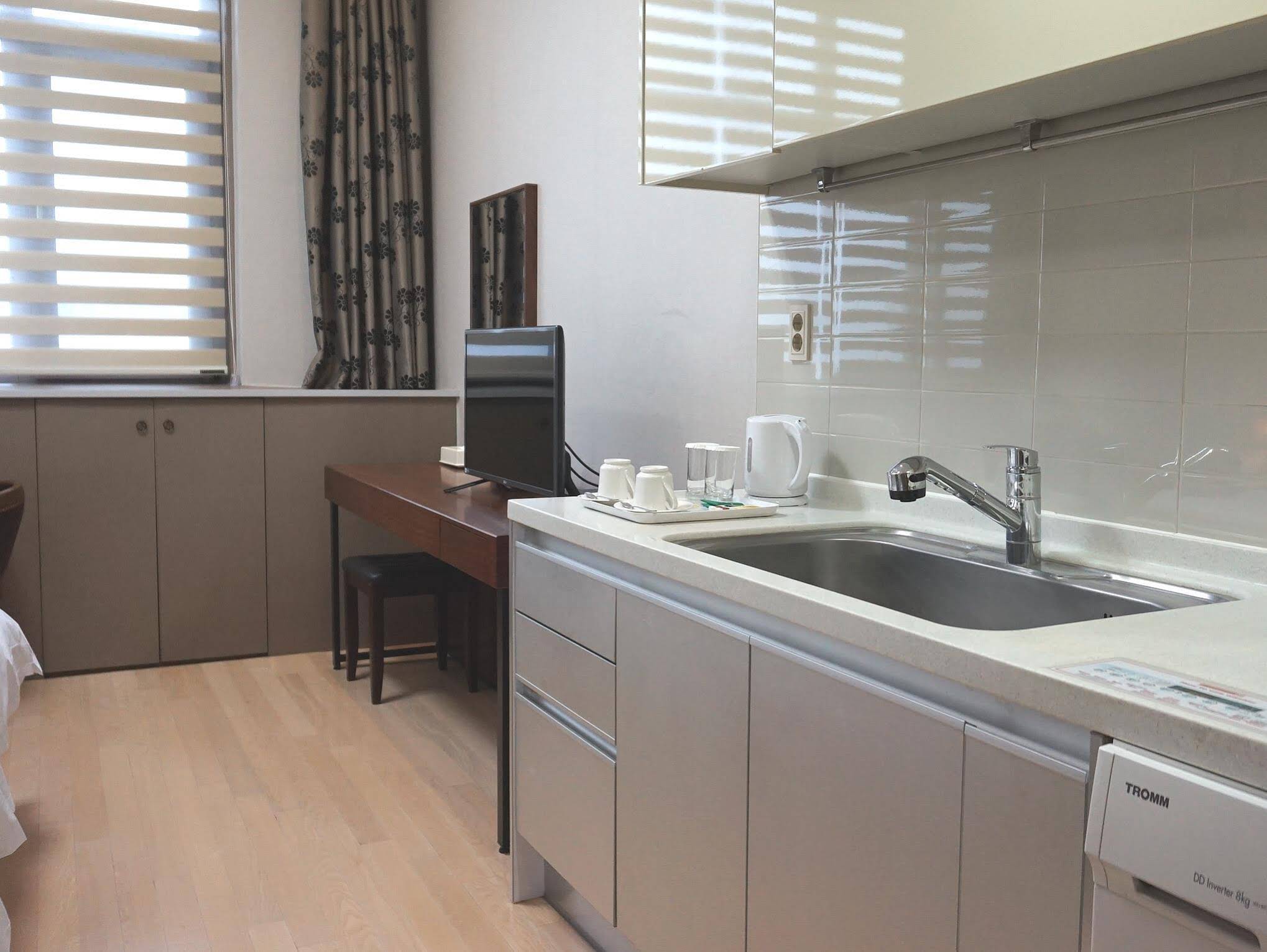 Residence & U