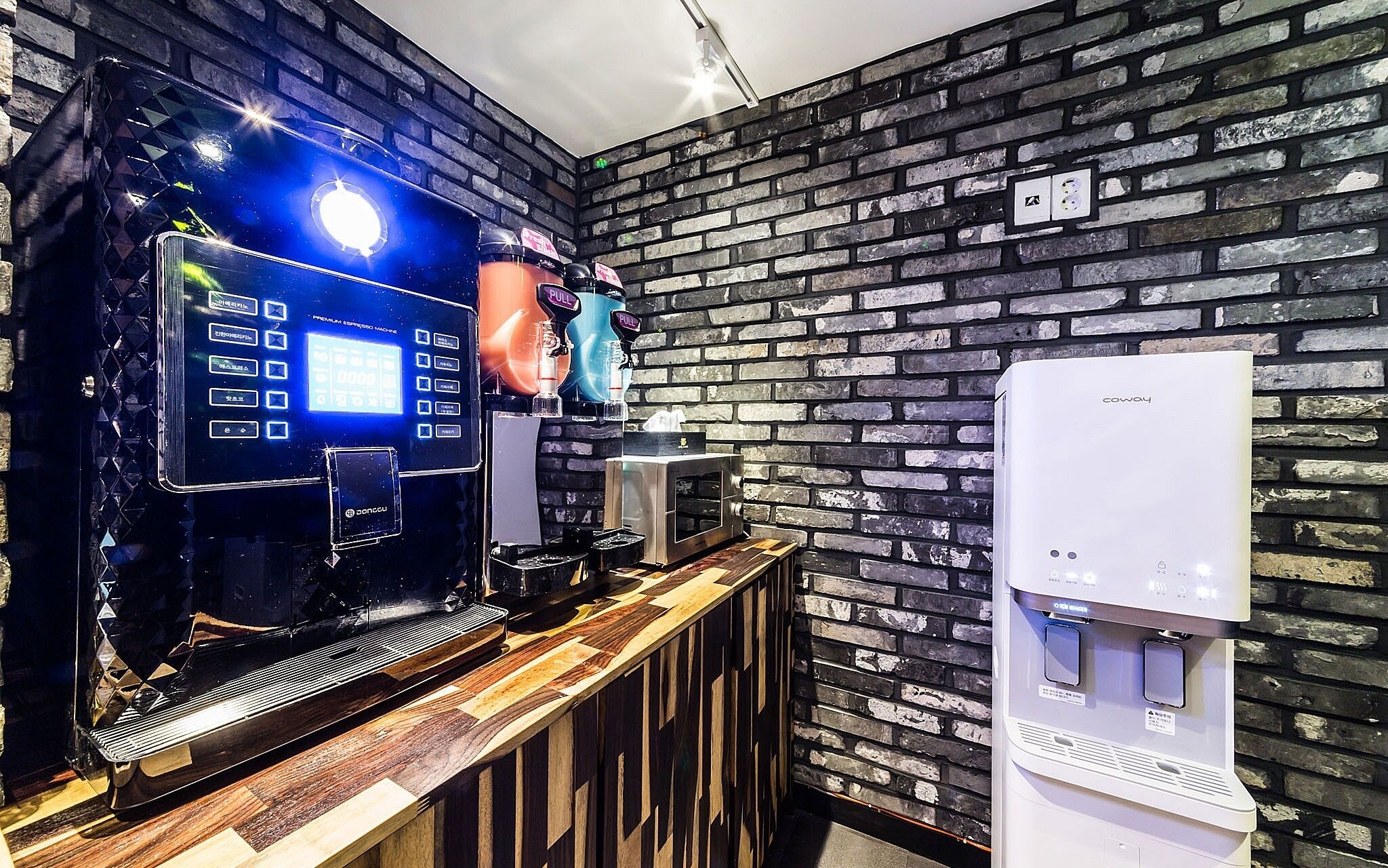 Sanbon Hotel in Cafe