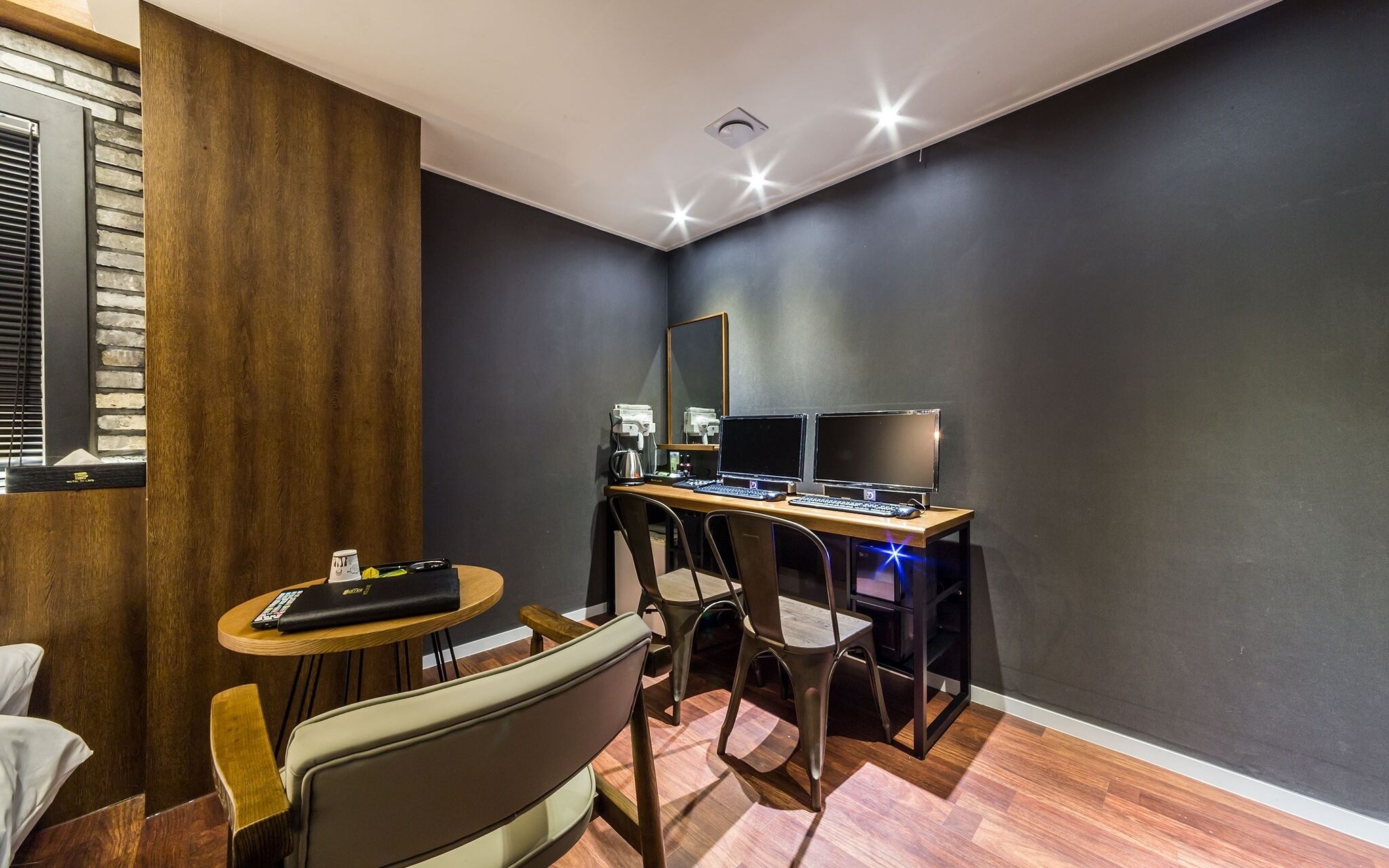 Sanbon Hotel in Cafe