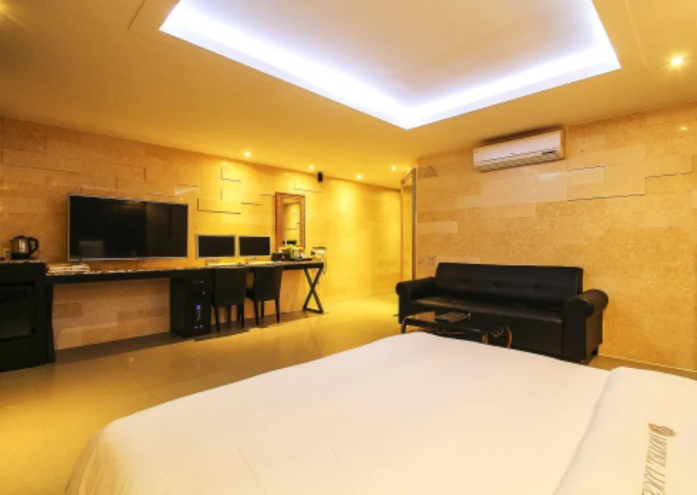 Luce Hotel