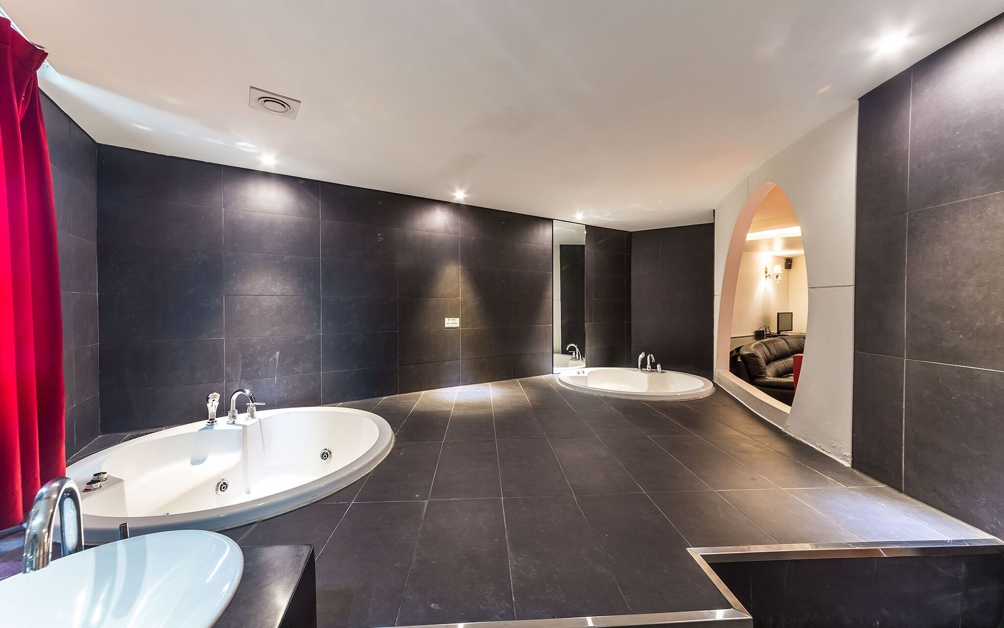 Hanam Lucy Hotel