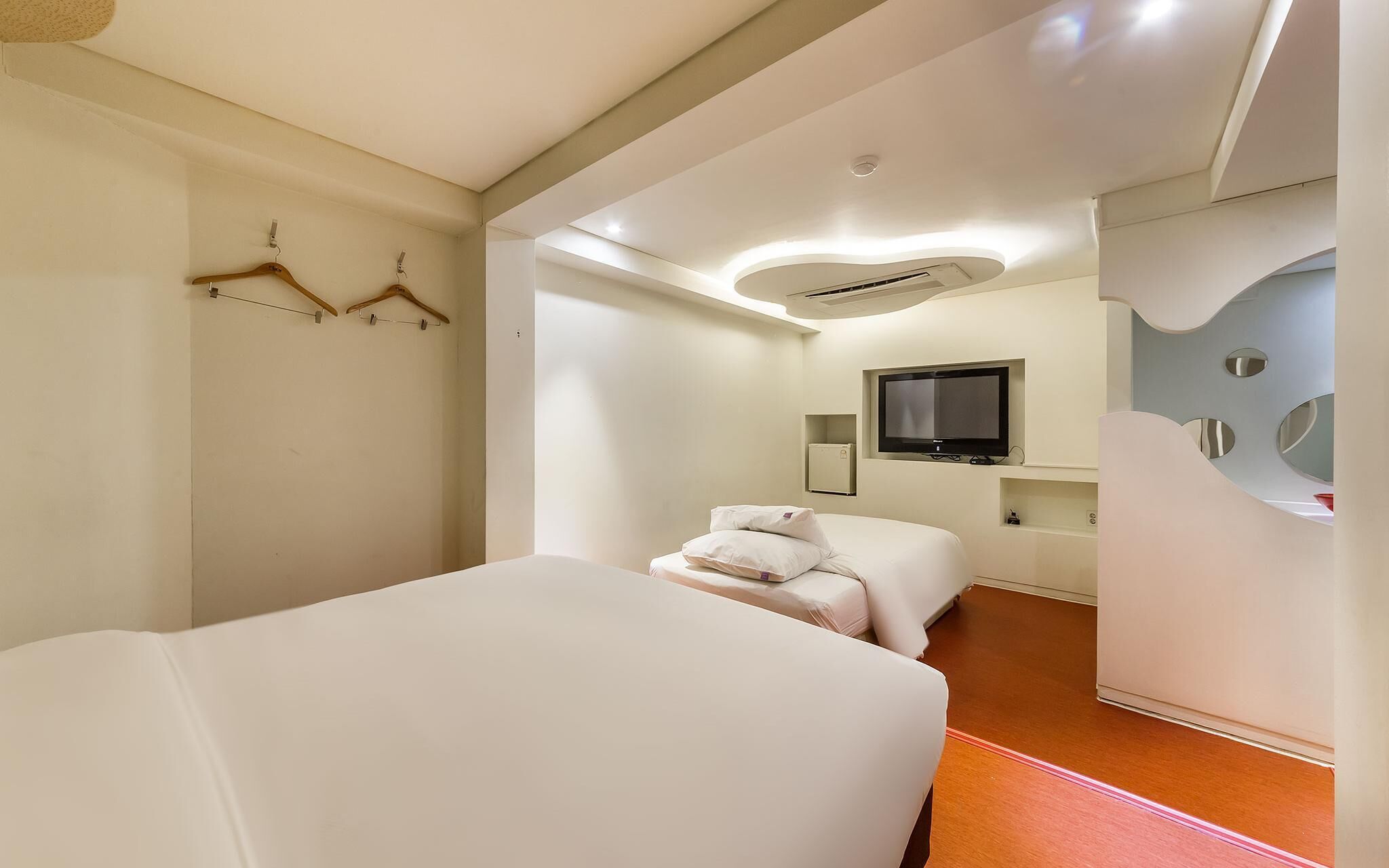 Hanam Lucy Hotel
