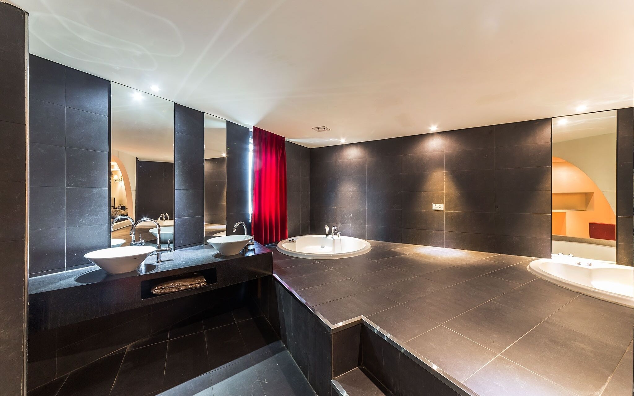 Hanam Lucy Hotel