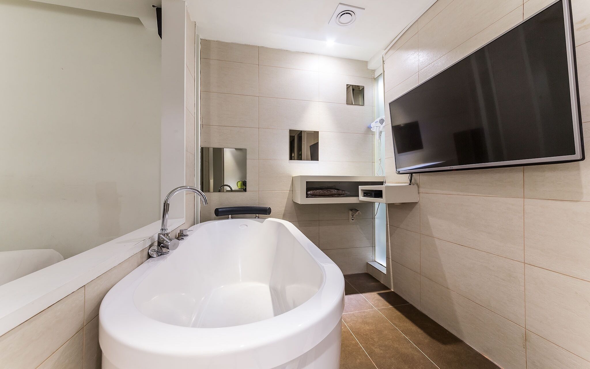 Hanam Lucy Hotel