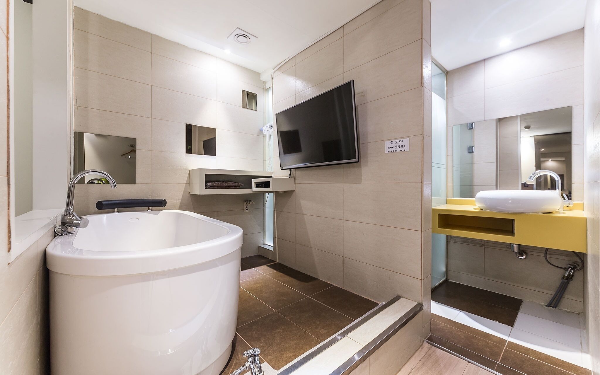 Hanam Lucy Hotel