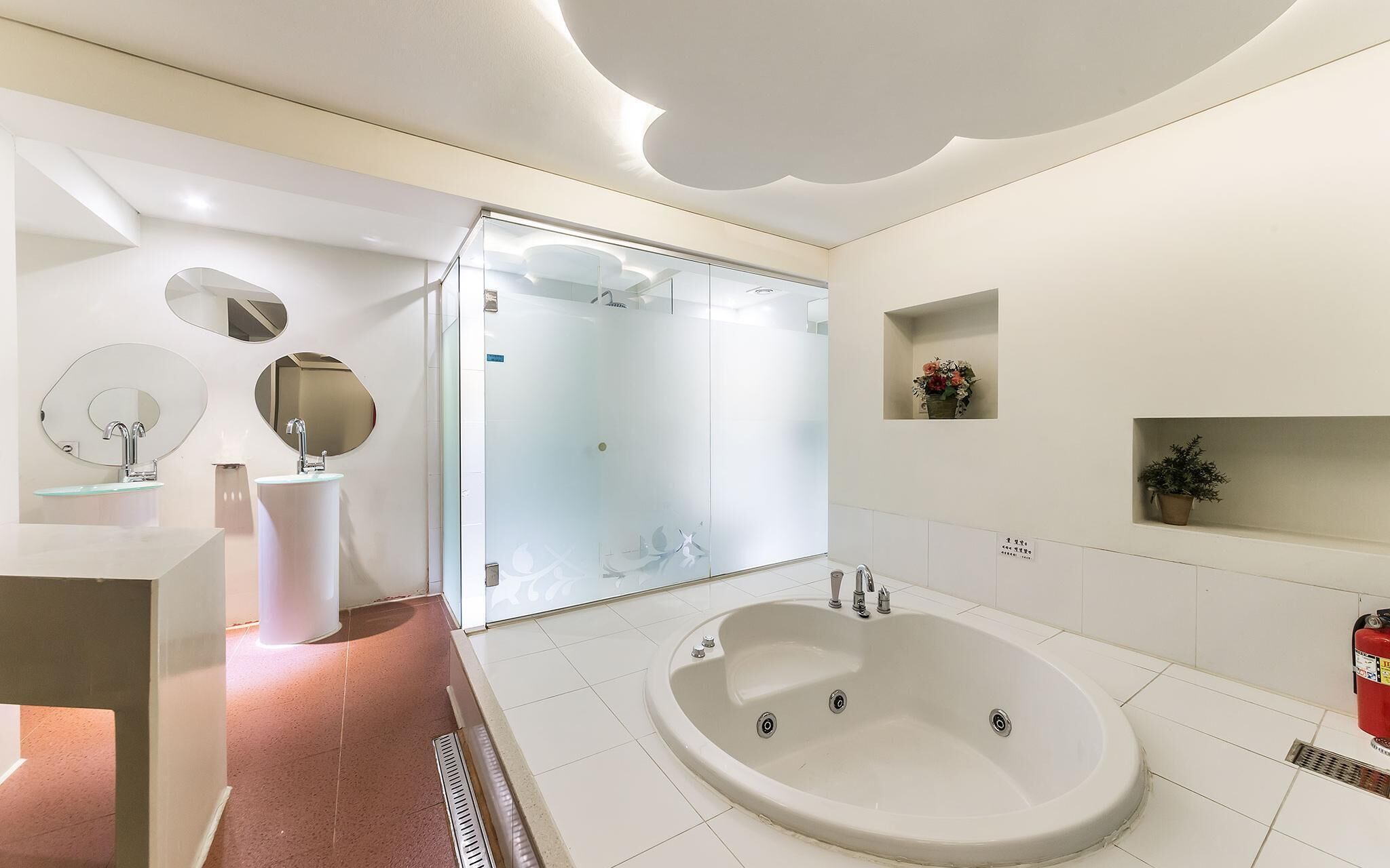 Hanam Lucy Hotel