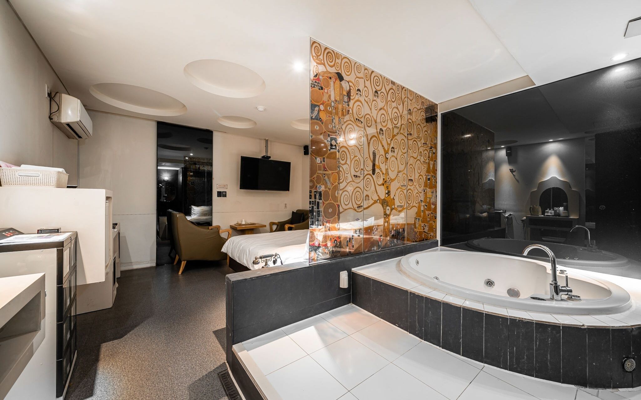 Hanam Lucy Hotel