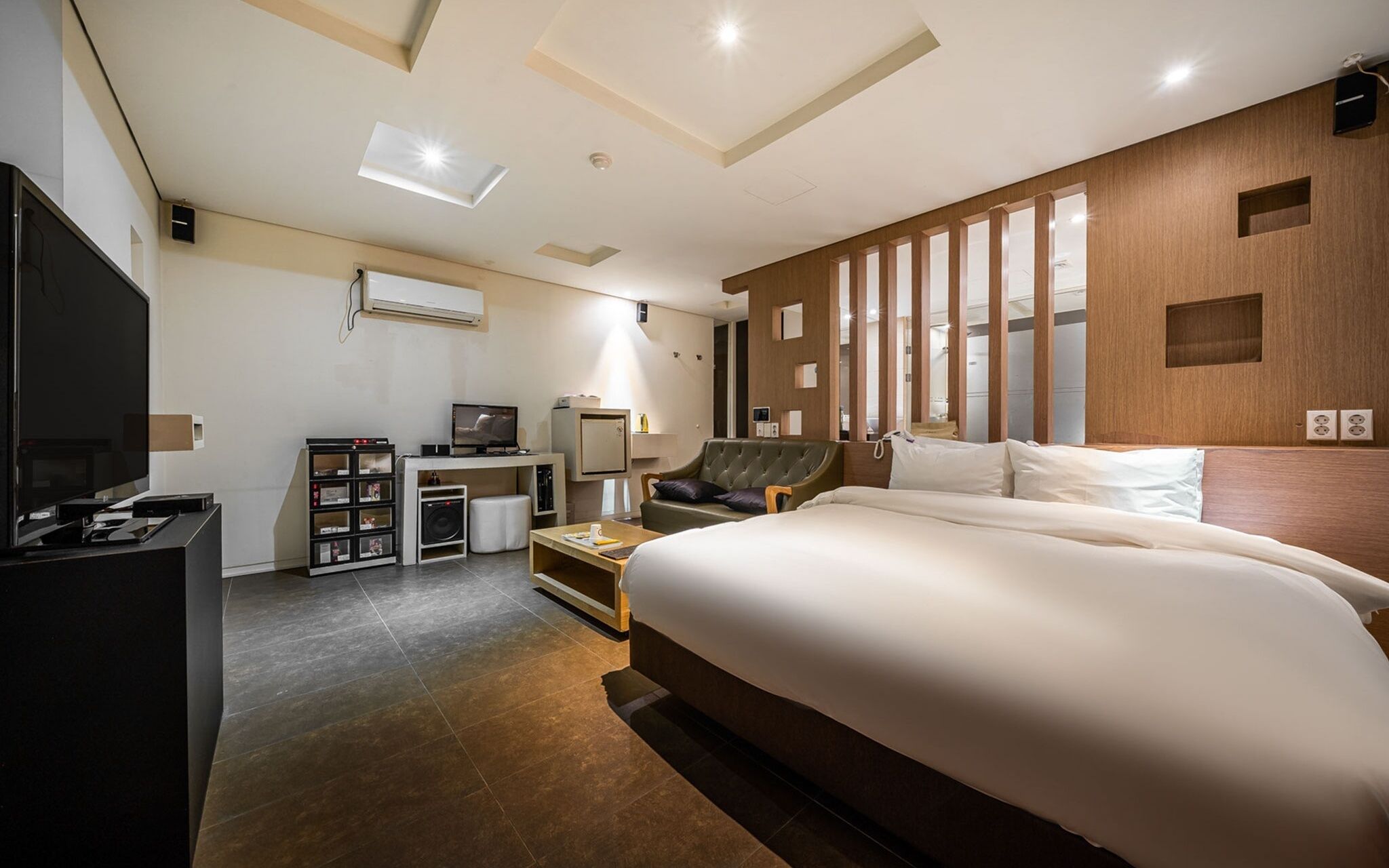 Hanam Lucy Hotel