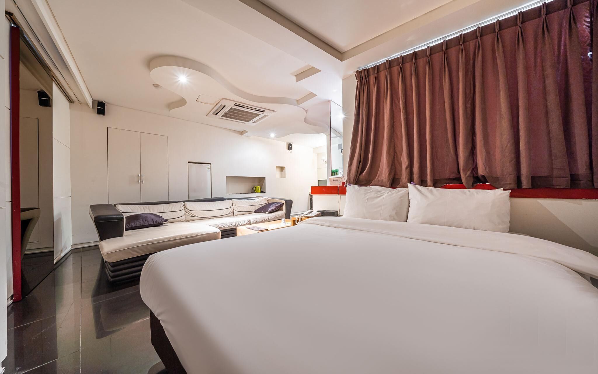 Hanam Lucy Hotel