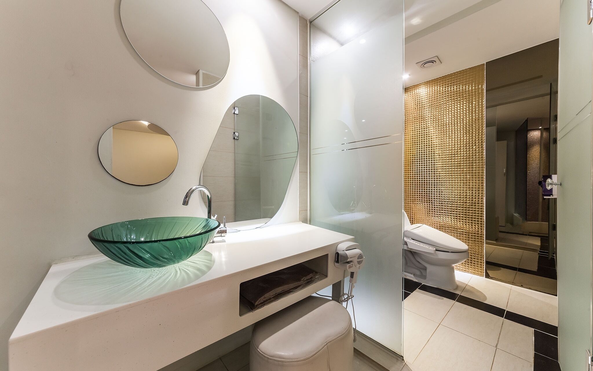 Hanam Lucy Hotel