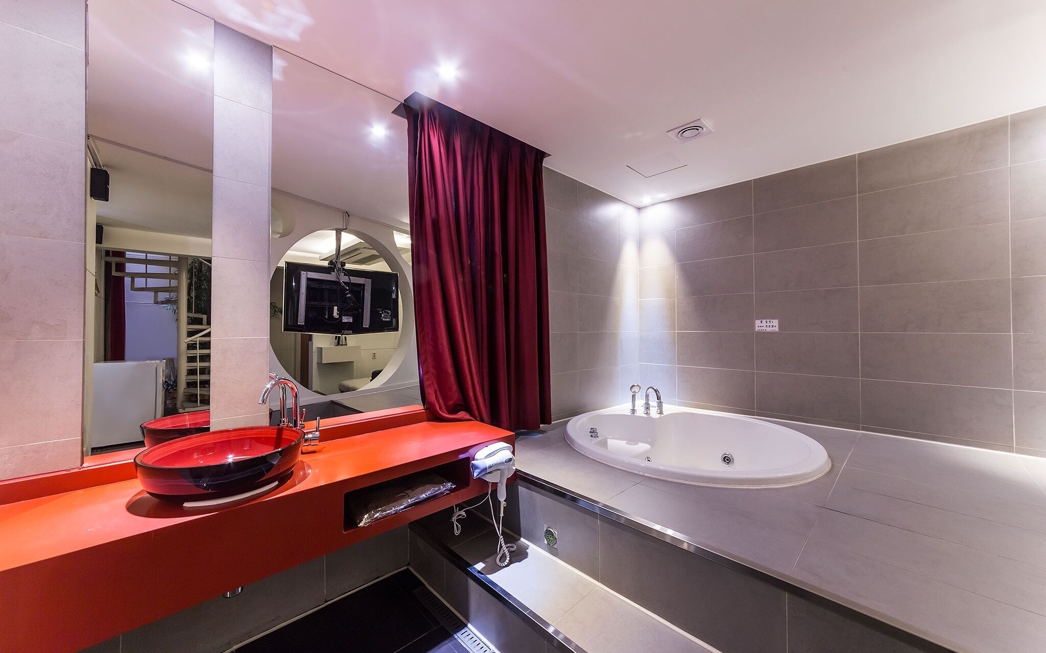 Hanam Lucy Hotel