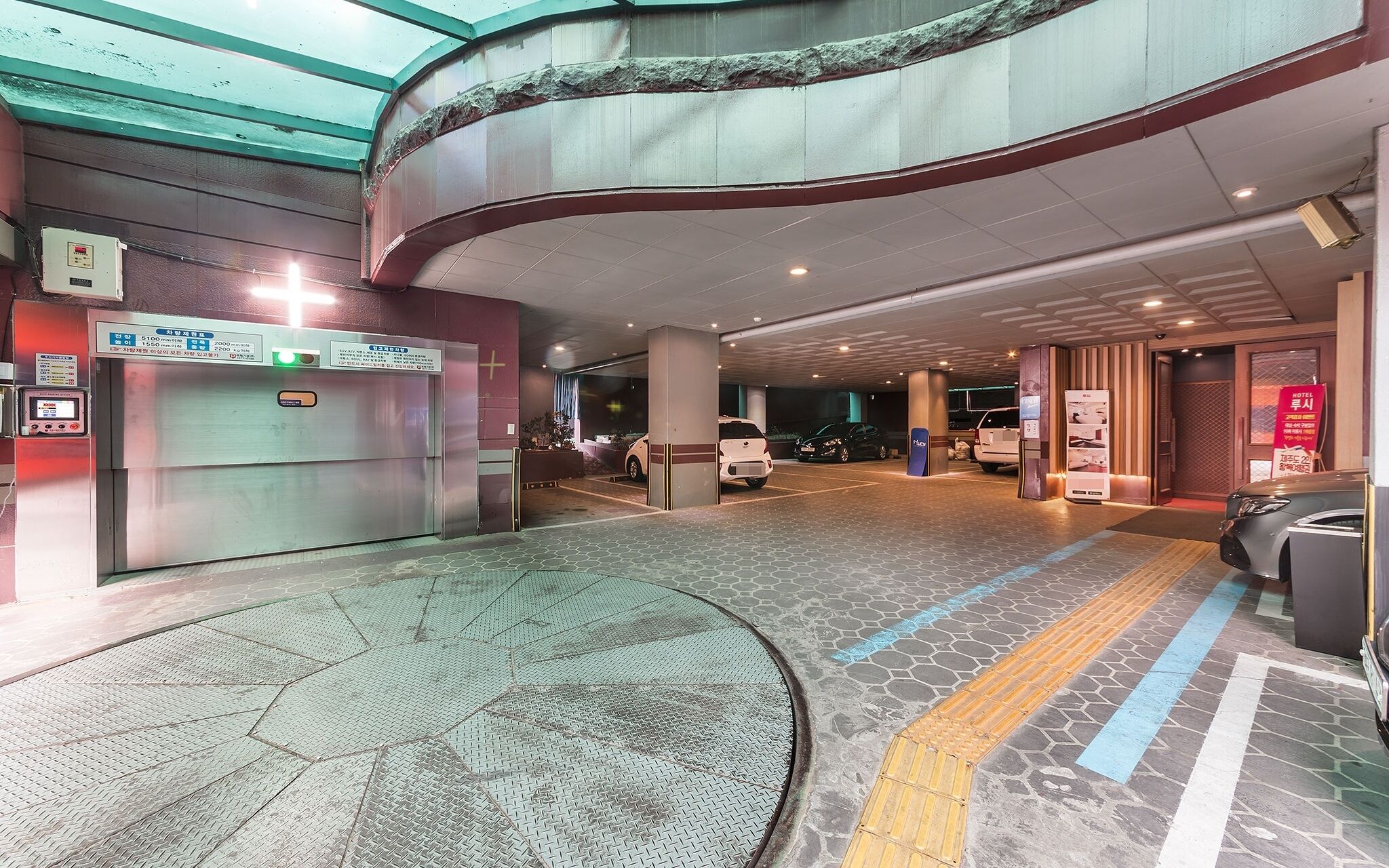 Hanam Lucy Hotel