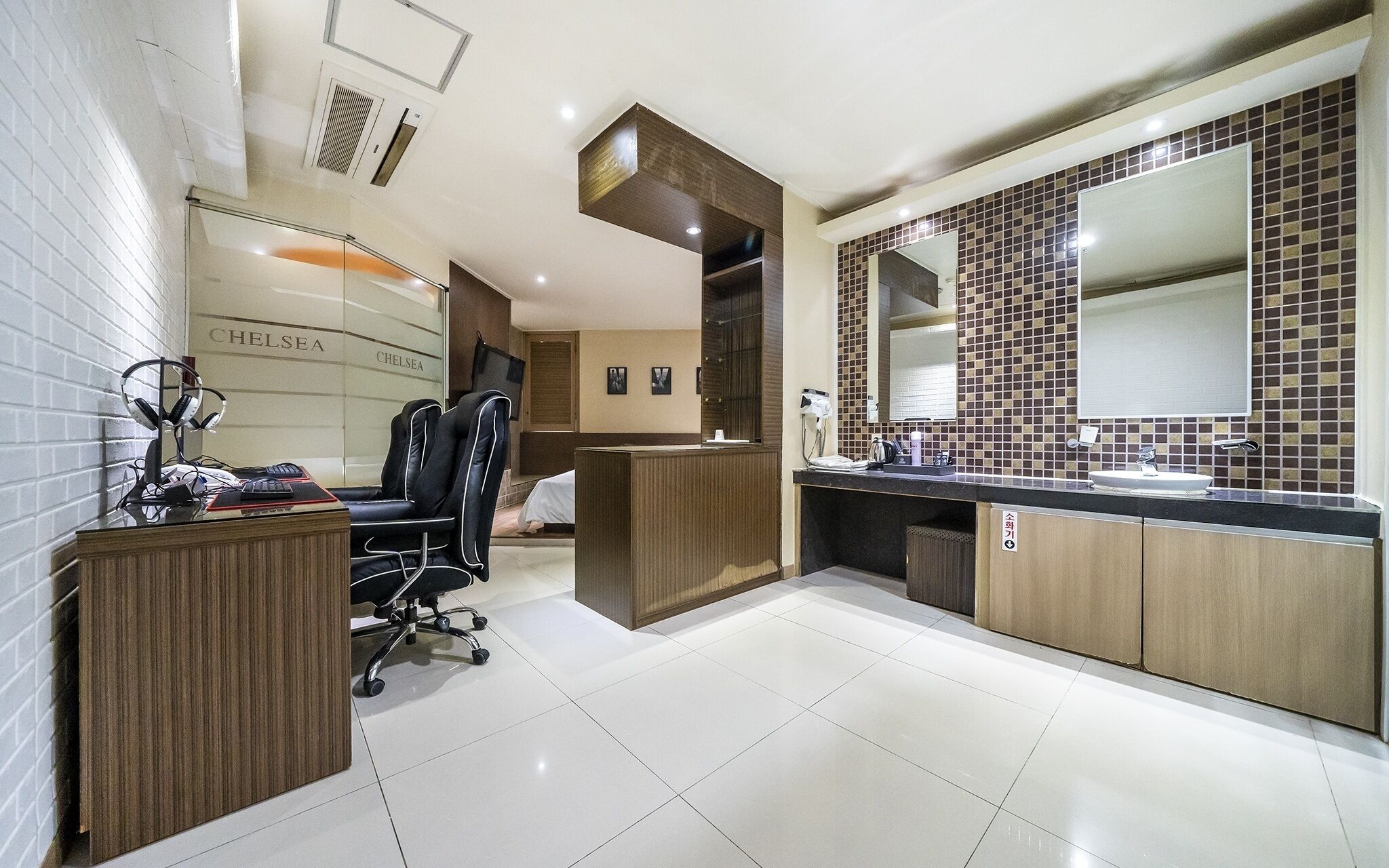 Chelsea The Premium Hotel