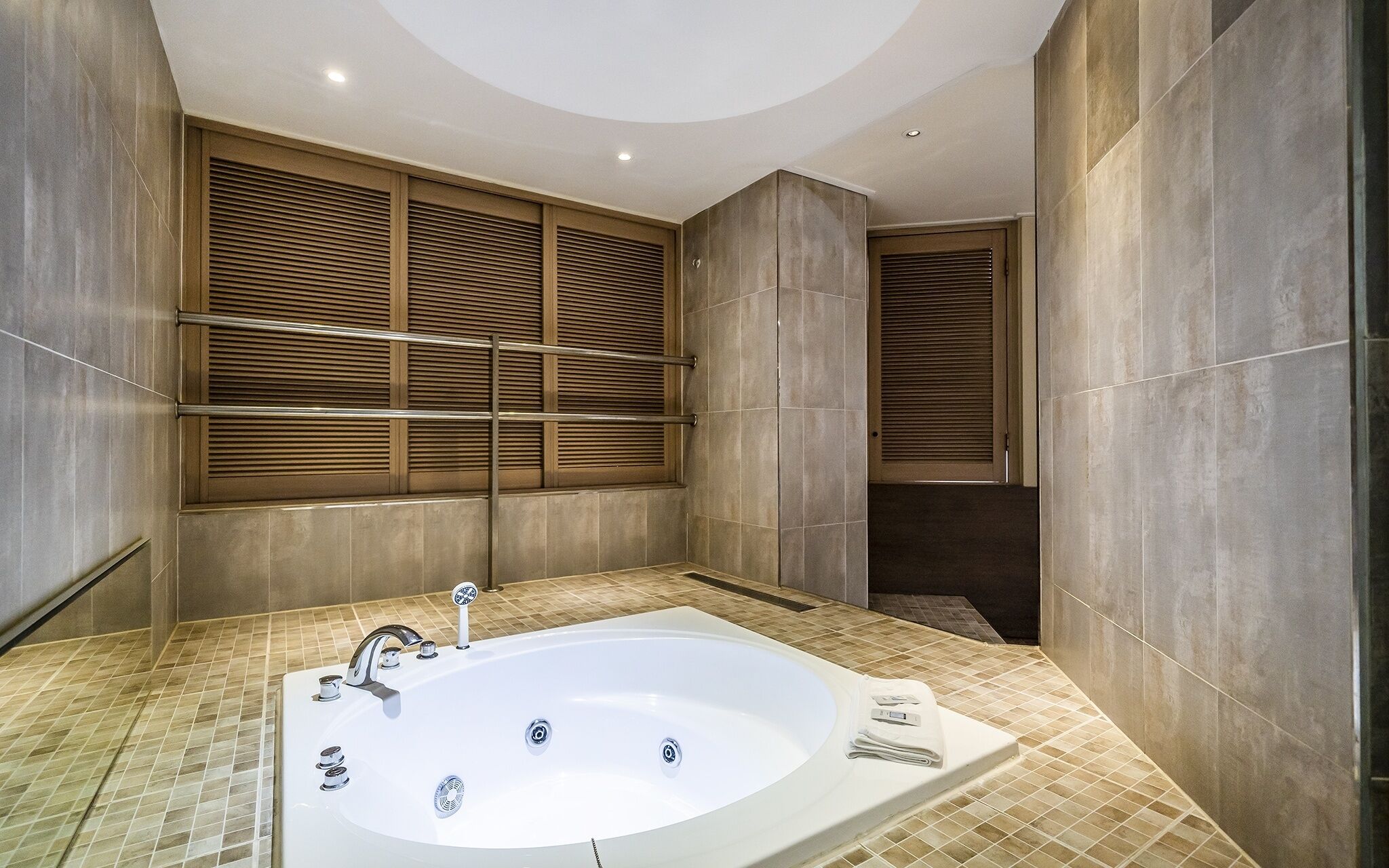 Chelsea The Premium Hotel