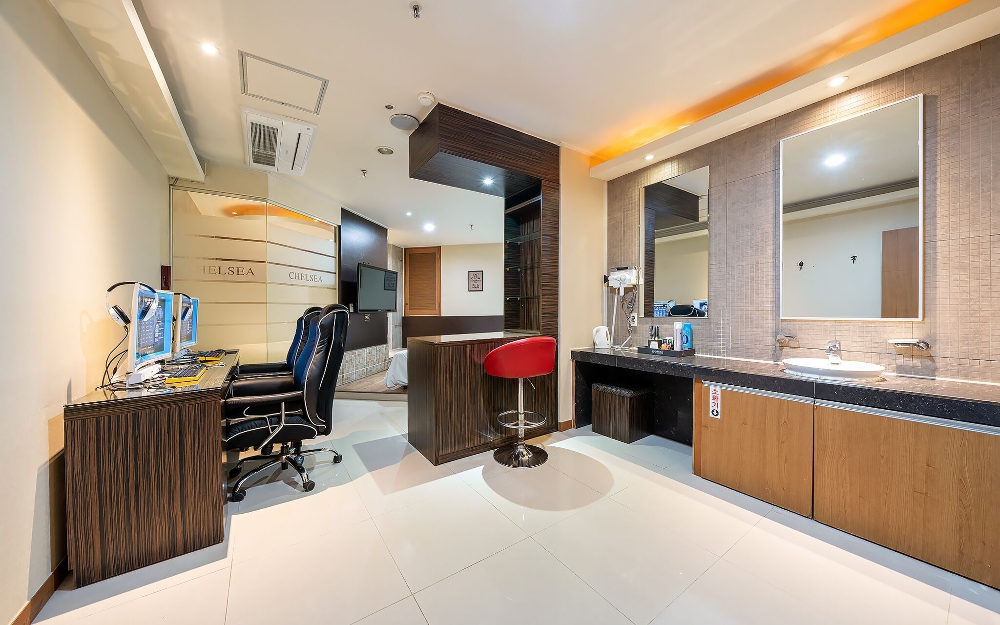 Chelsea The Premium Hotel
