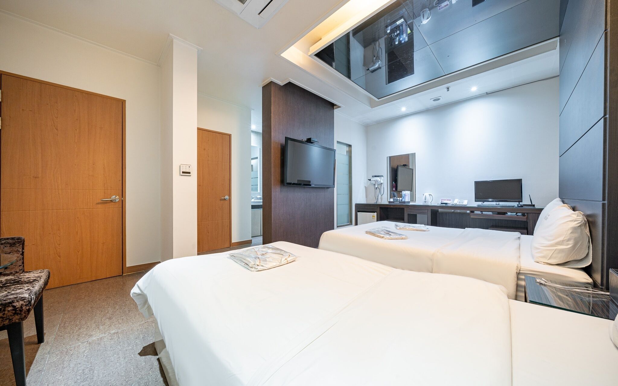 Chelsea The Premium Hotel