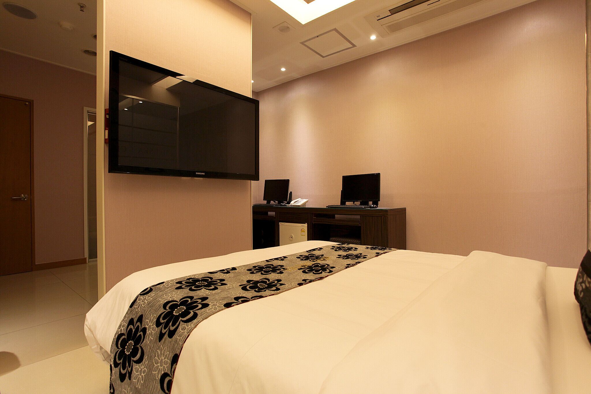 Chelsea The Premium Hotel