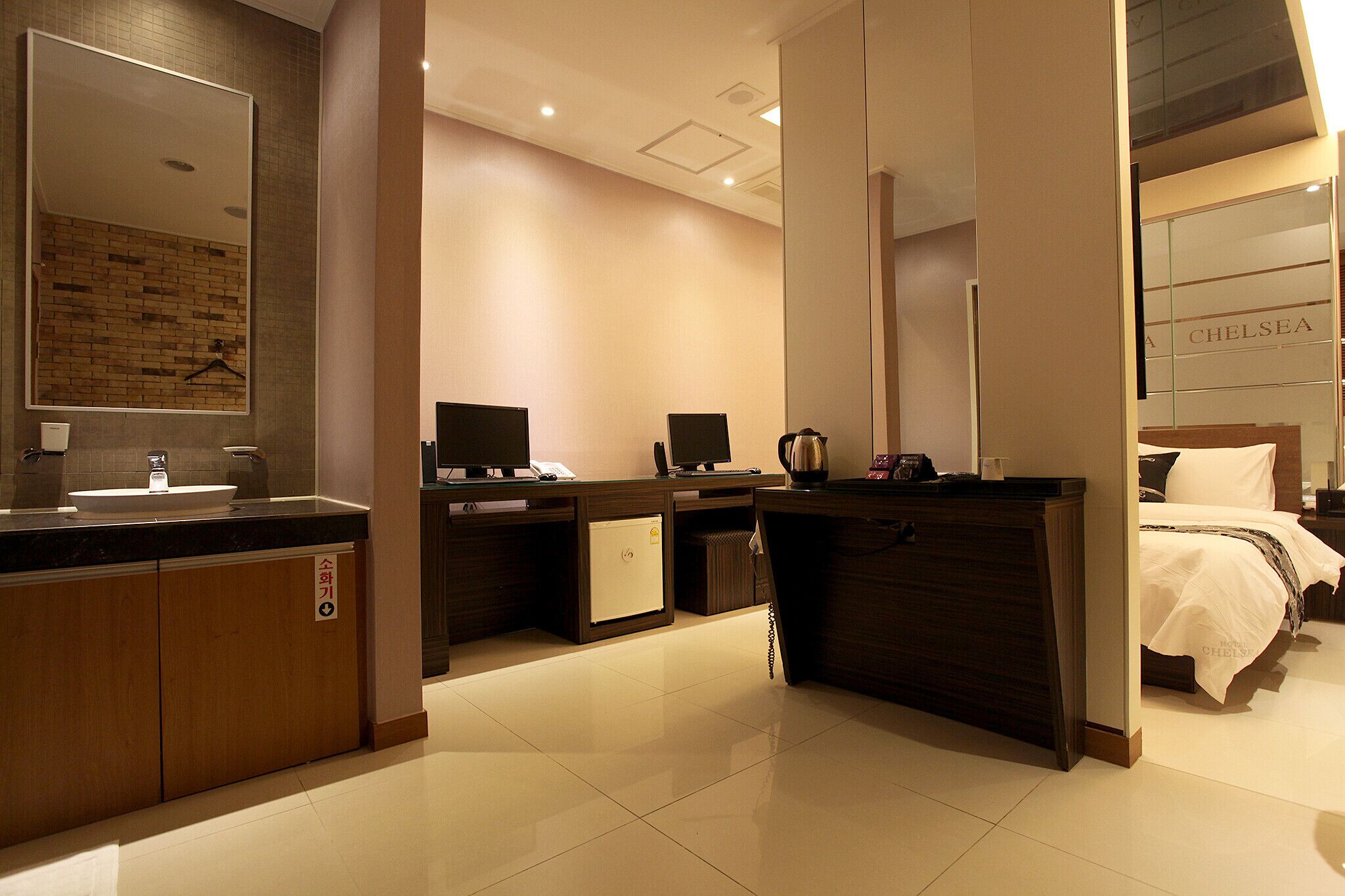 Chelsea The Premium Hotel