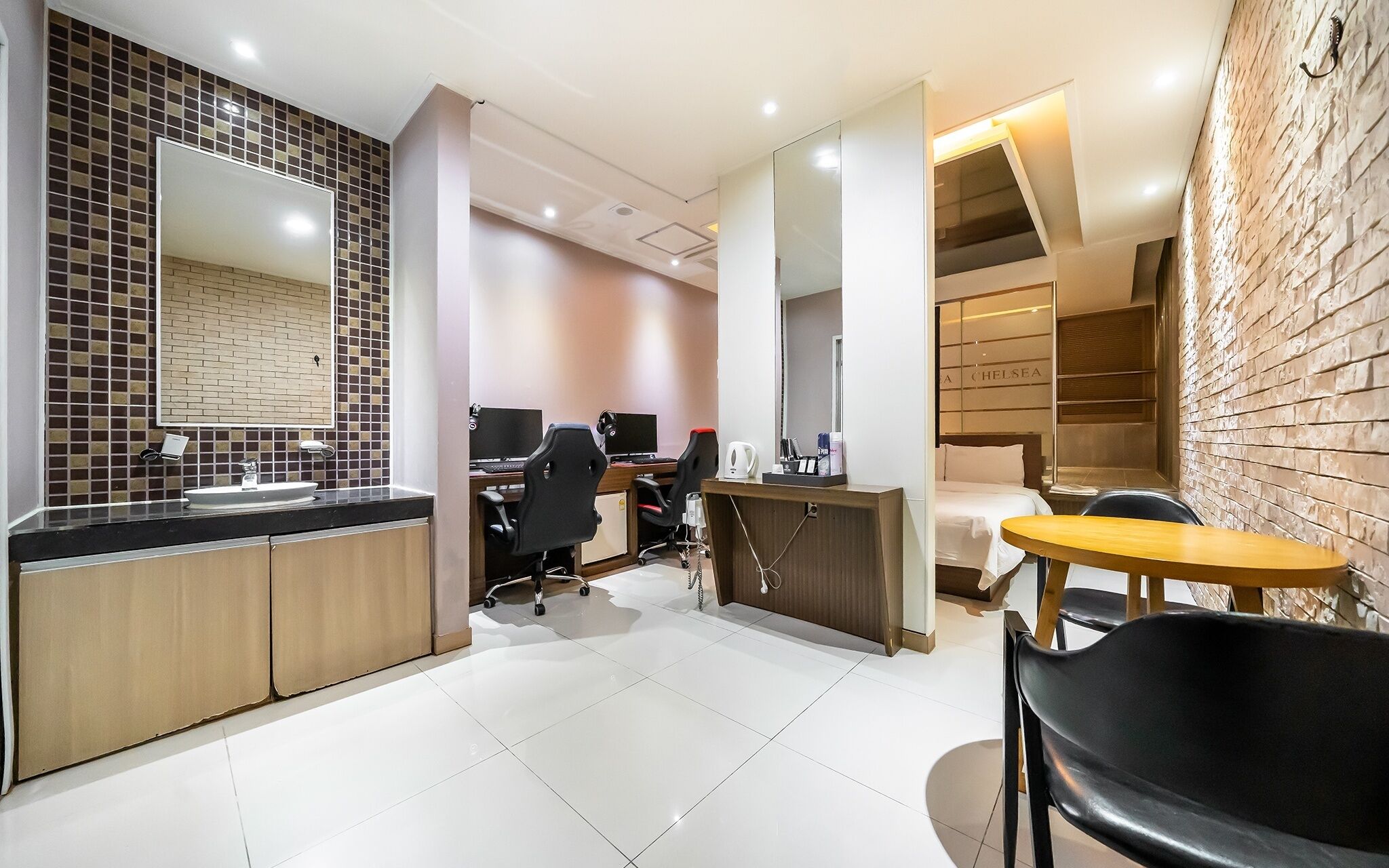 Chelsea The Premium Hotel