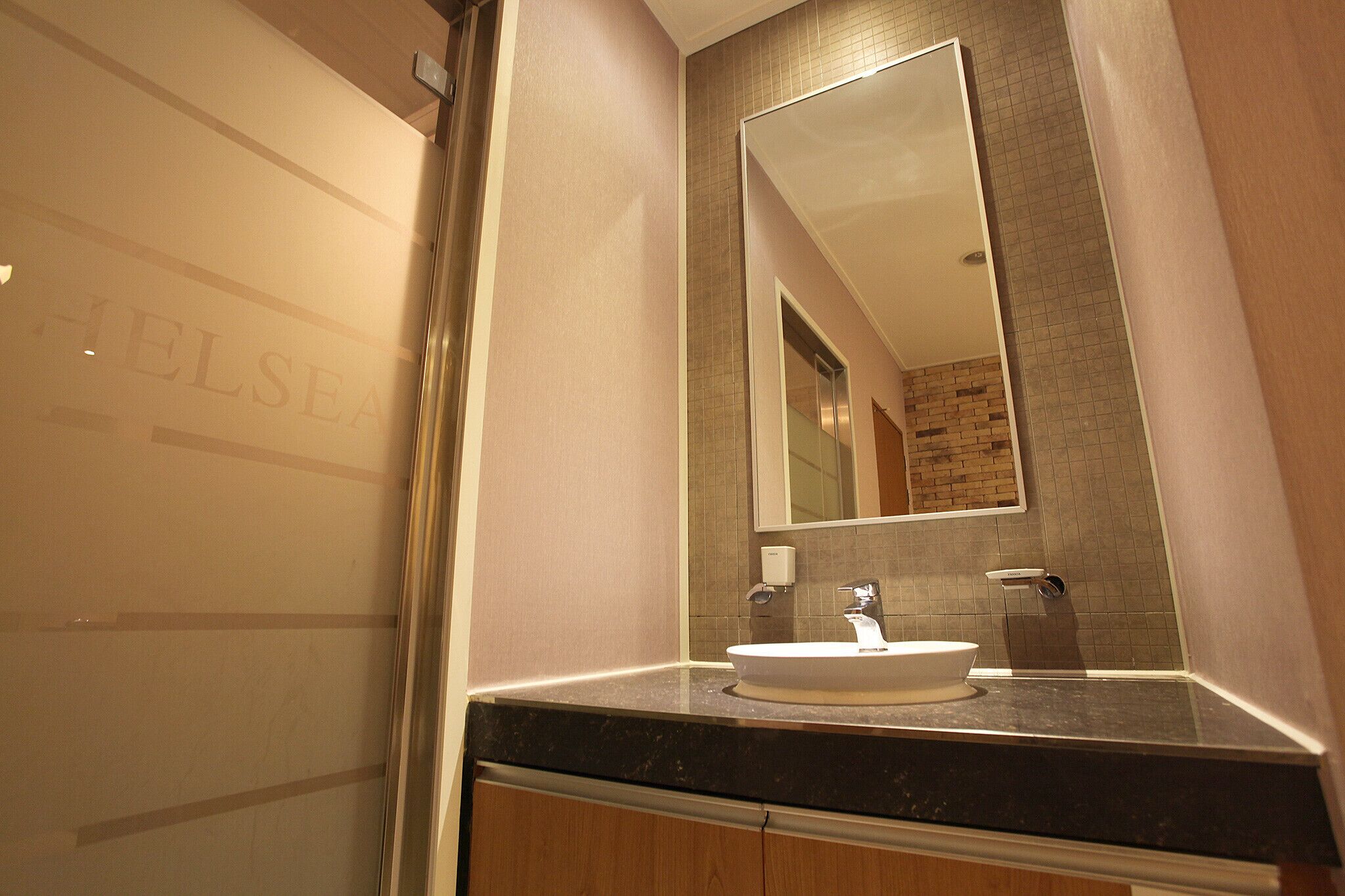 Chelsea The Premium Hotel