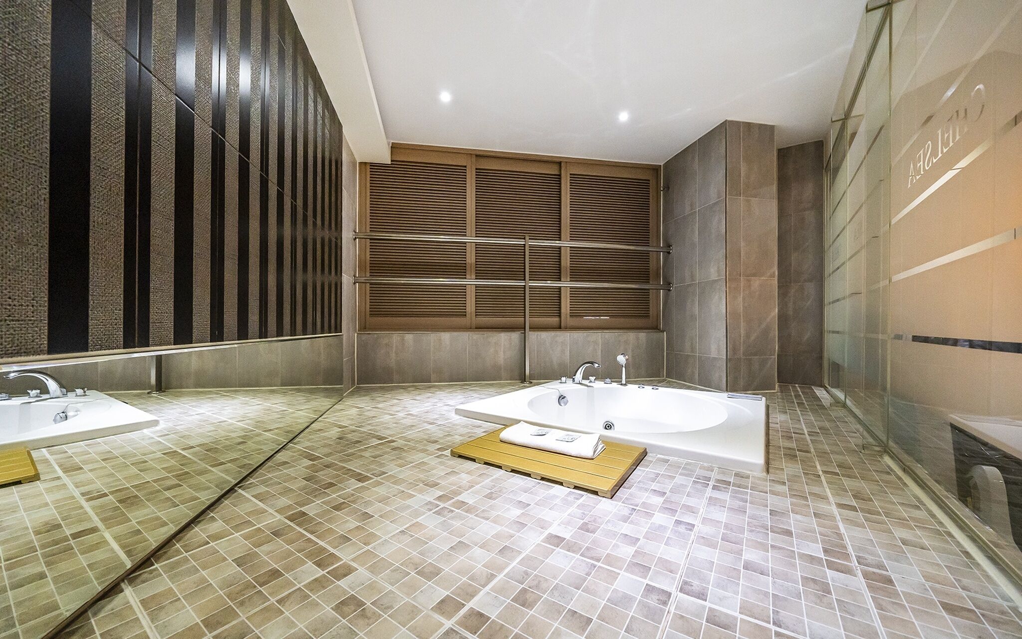 Chelsea The Premium Hotel