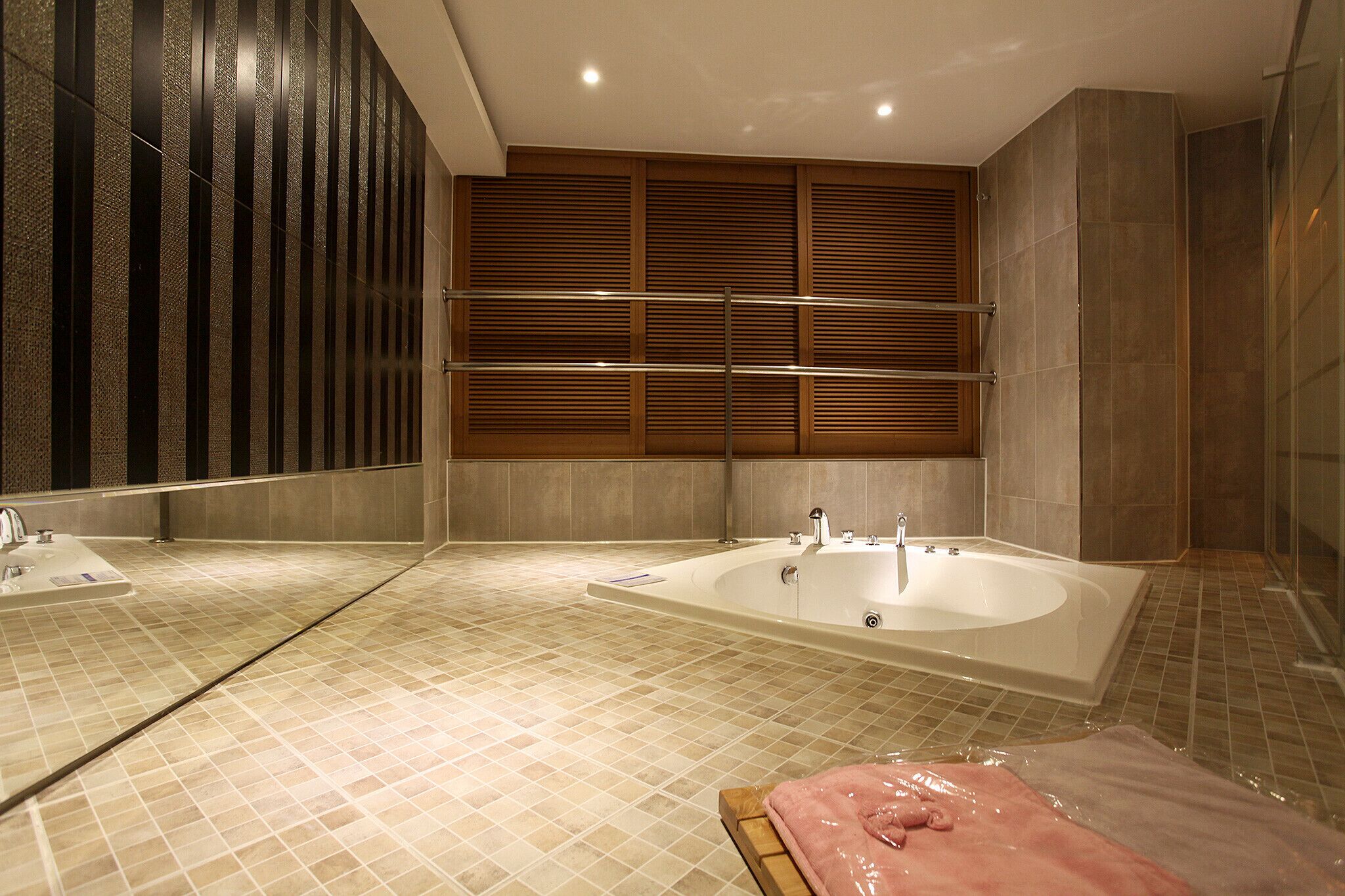 Chelsea The Premium Hotel