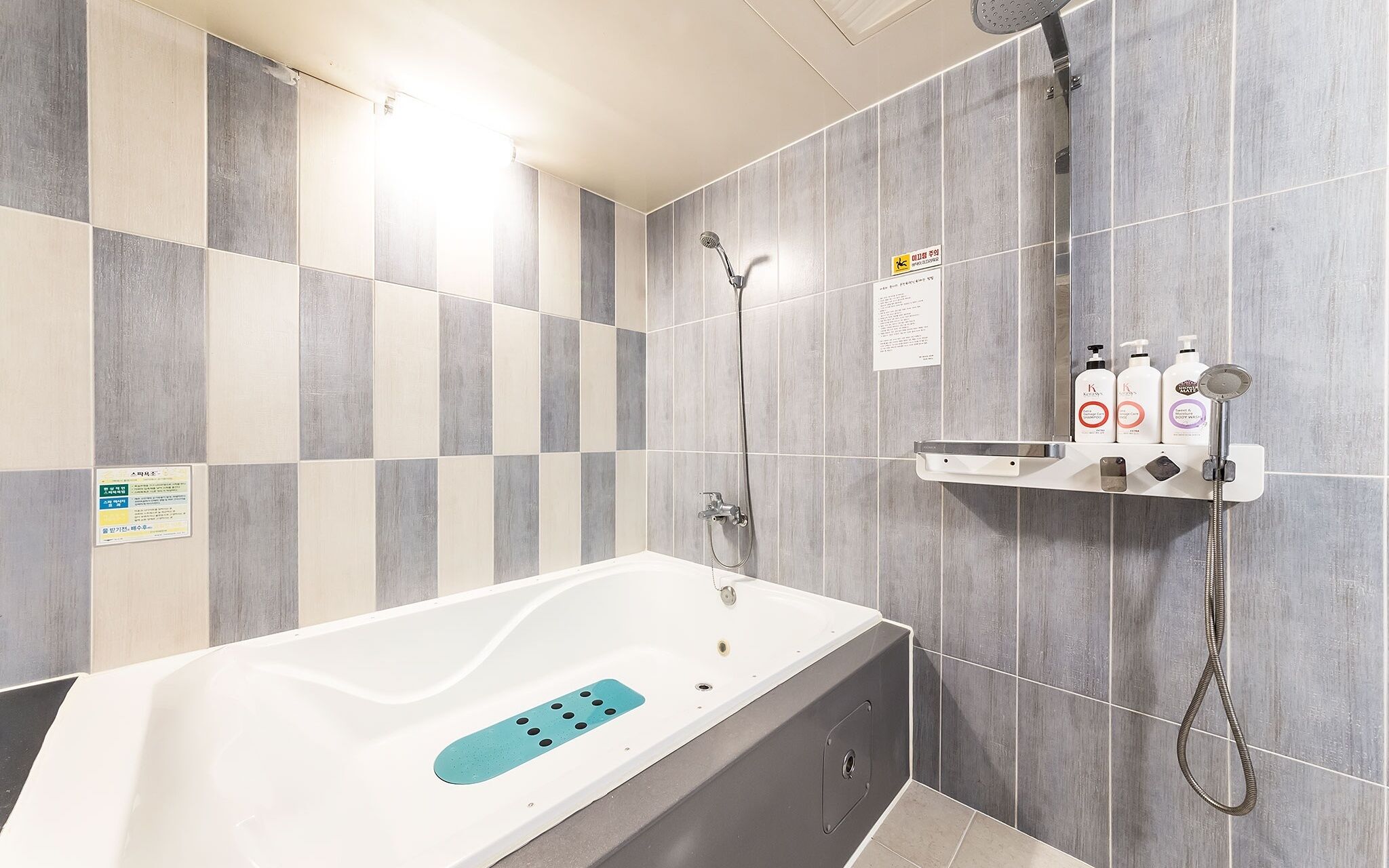 Hwaseong Wolmun Lavender Onchen Hotel