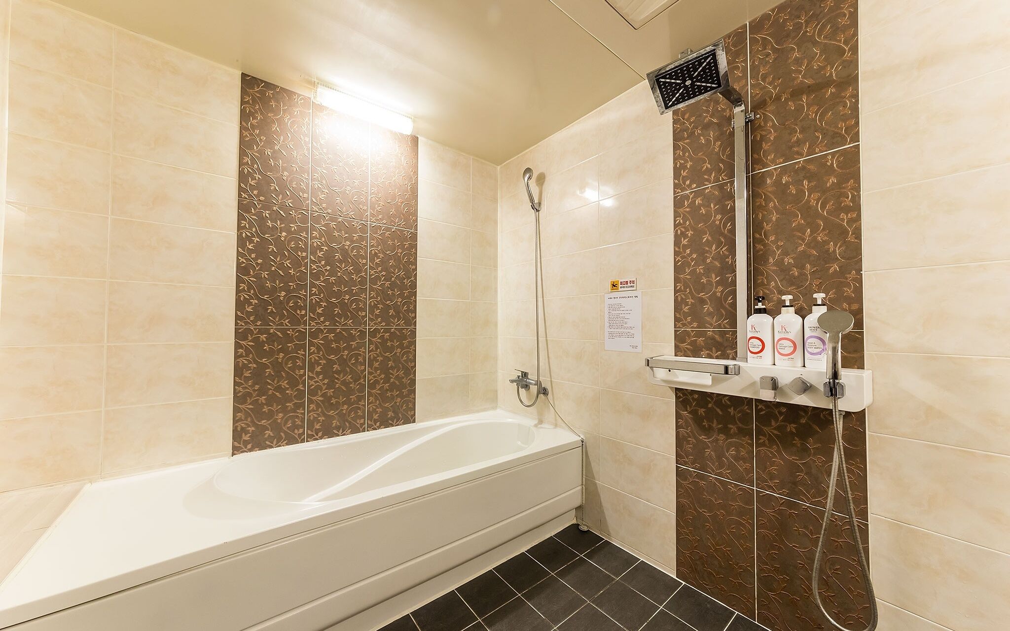 Hwaseong Wolmun Lavender Onchen Hotel