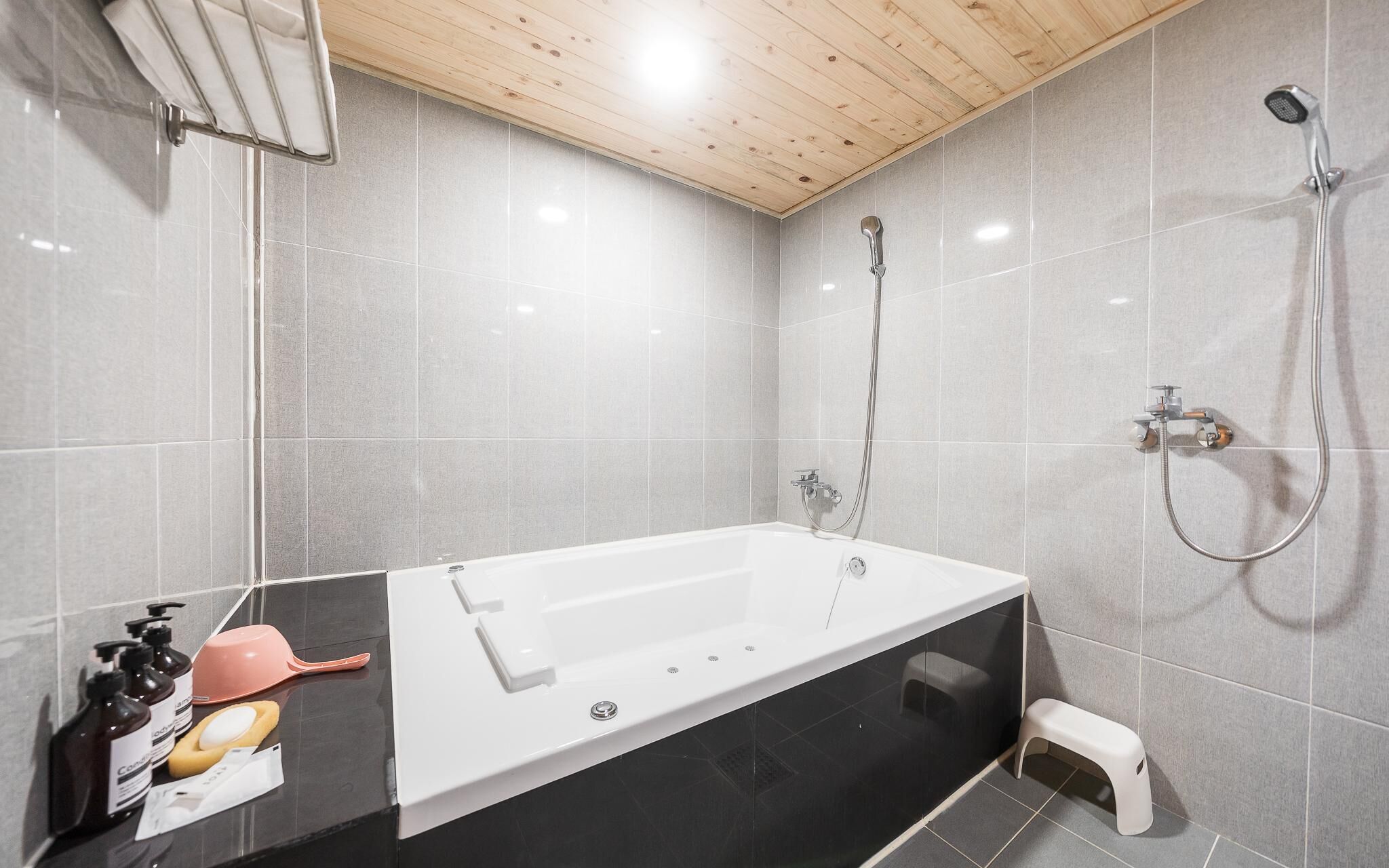 Hwaseong Wolmun Lavender Onchen Hotel
