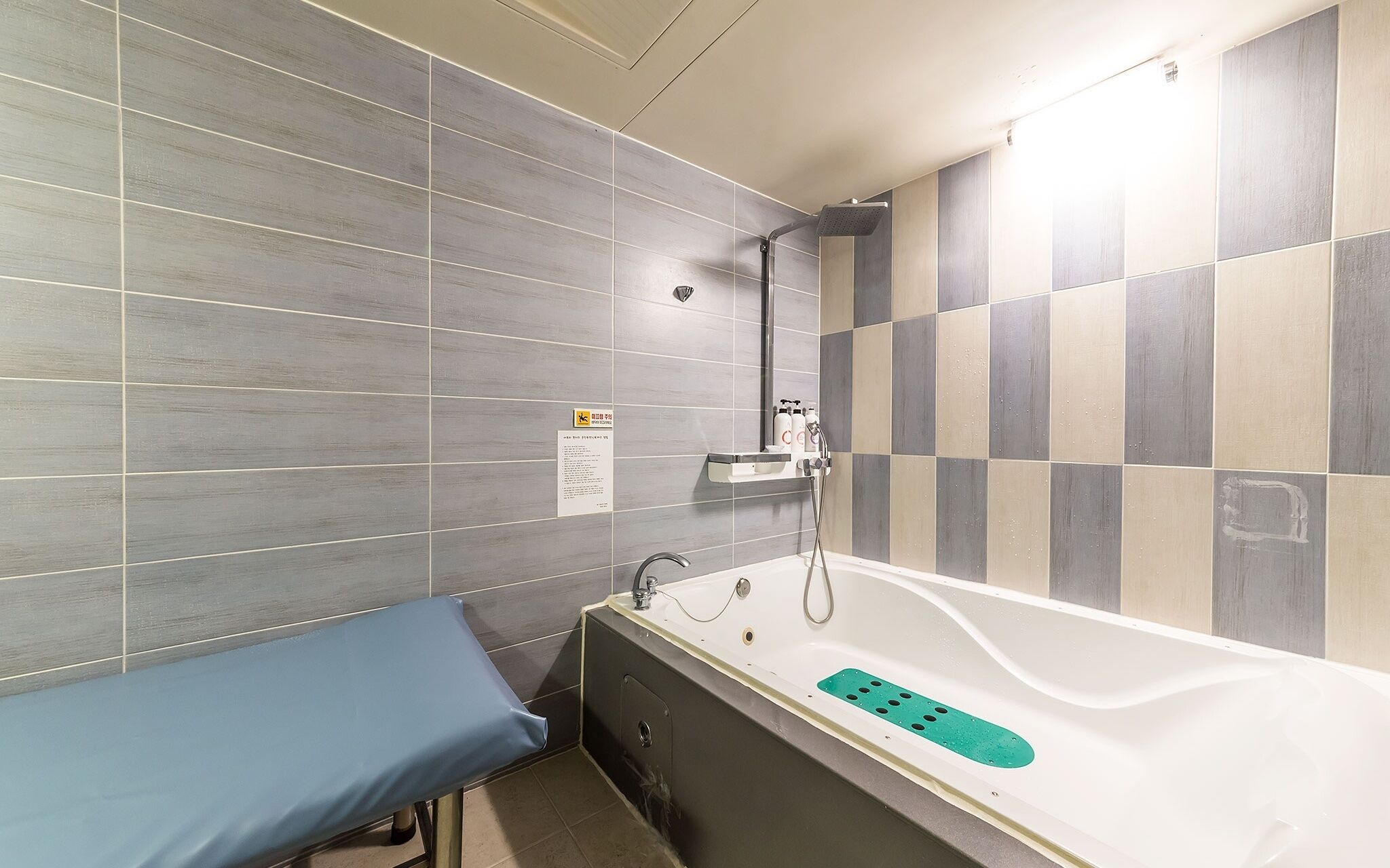 Hwaseong Wolmun Lavender Onchen Hotel