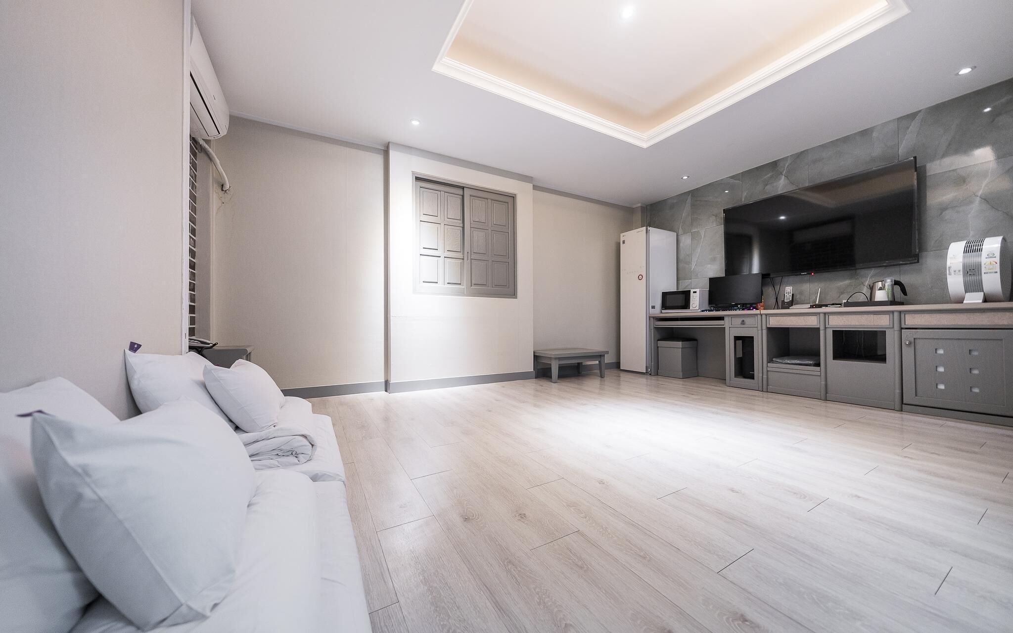 Hwaseong Wolmun Lavender Onchen Hotel