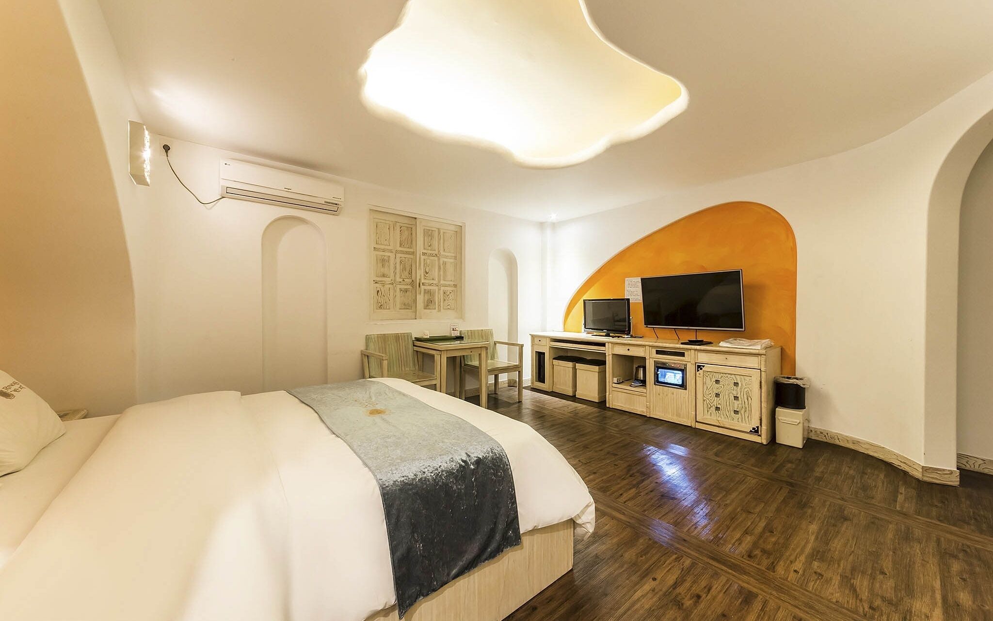 Hwaseong Wolmun Lavender Onchen Hotel
