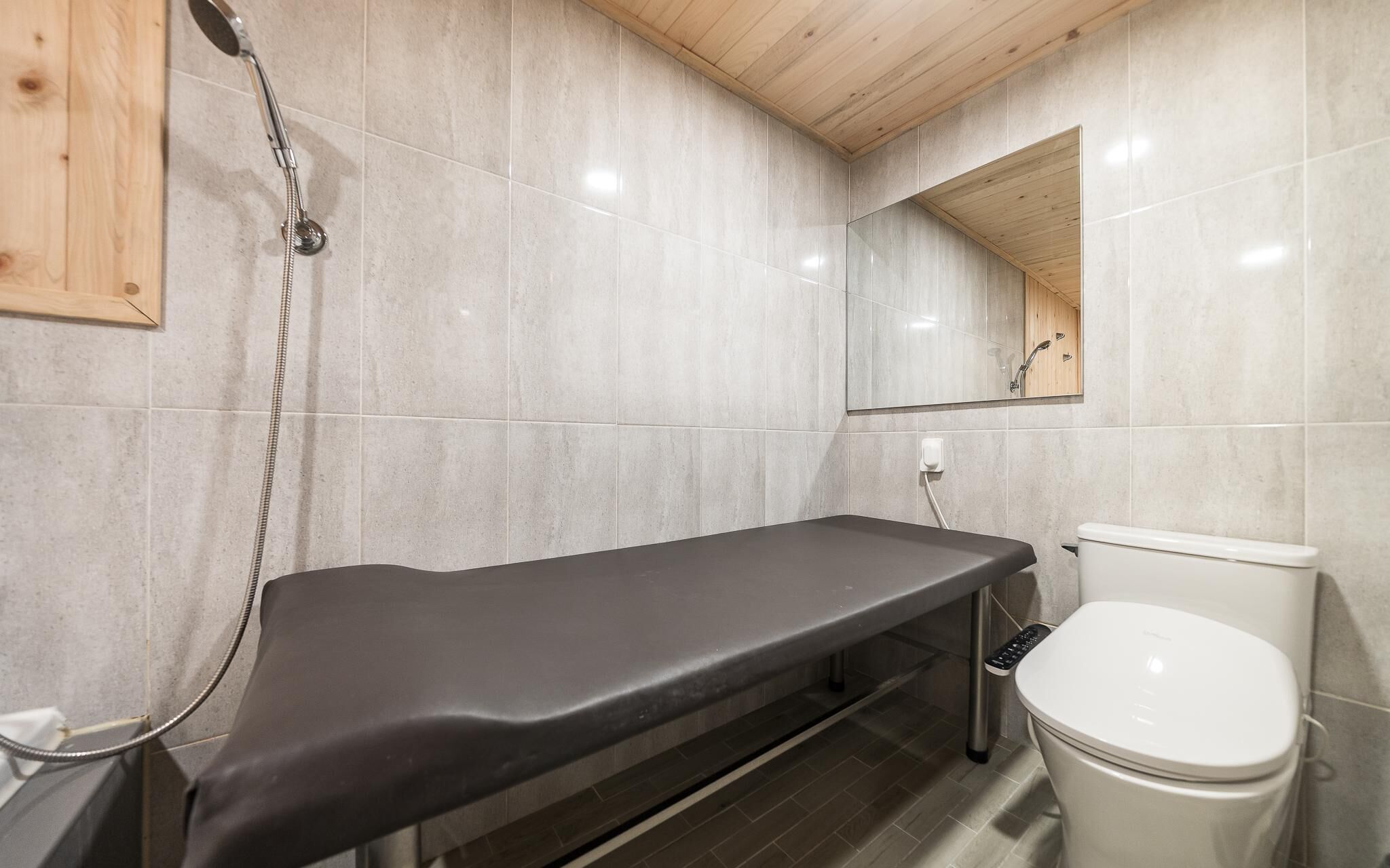 Hwaseong Wolmun Lavender Onchen Hotel