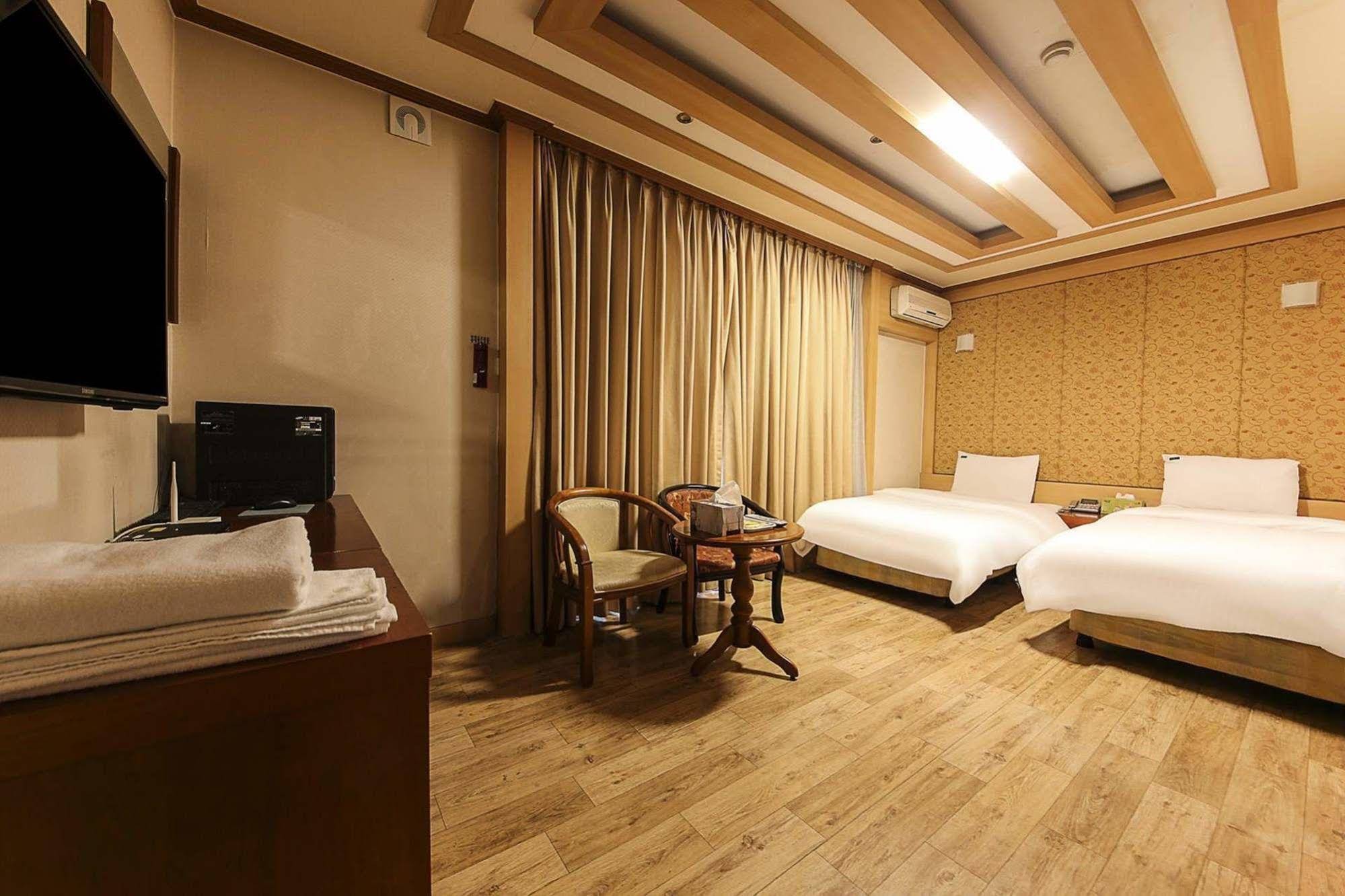 Jes Hot Springs Hotel